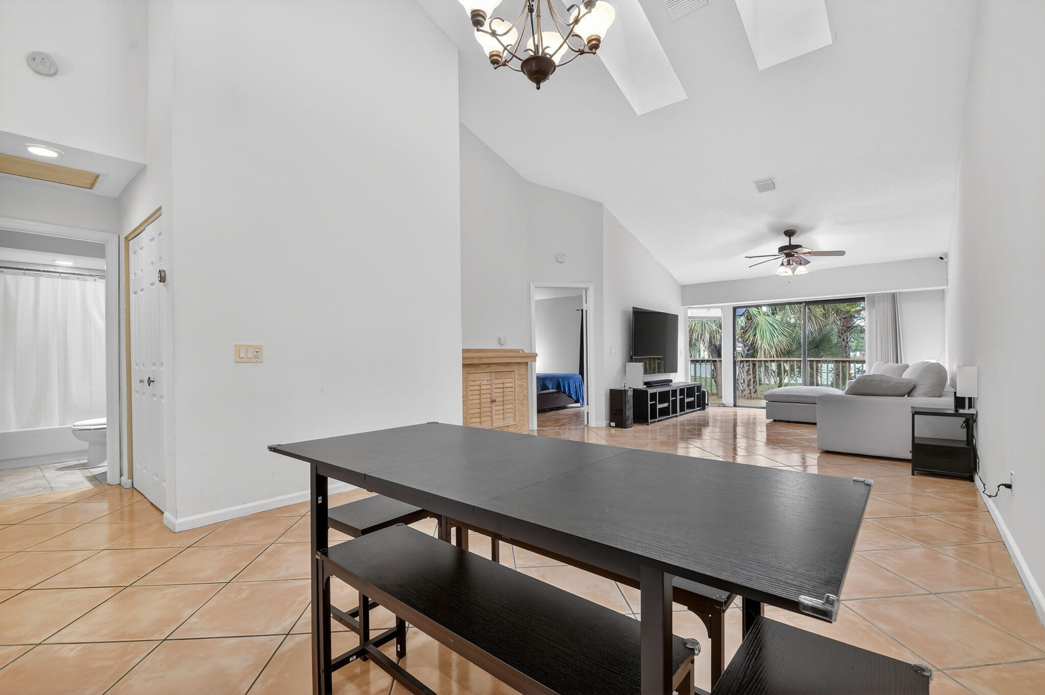 2303 Landings Boulevard Property Photo 11
