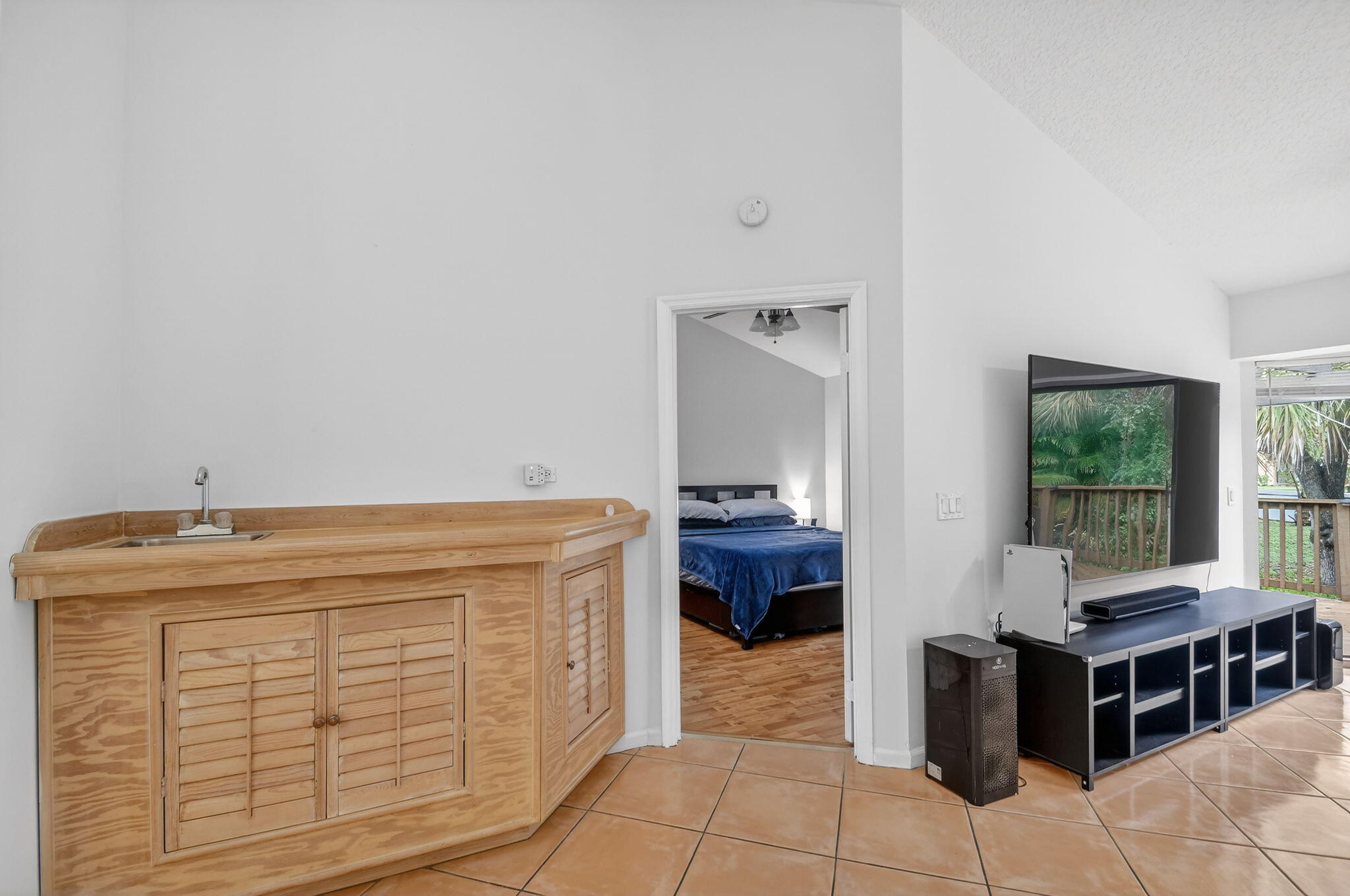 2303 Landings Boulevard Property Photo 12
