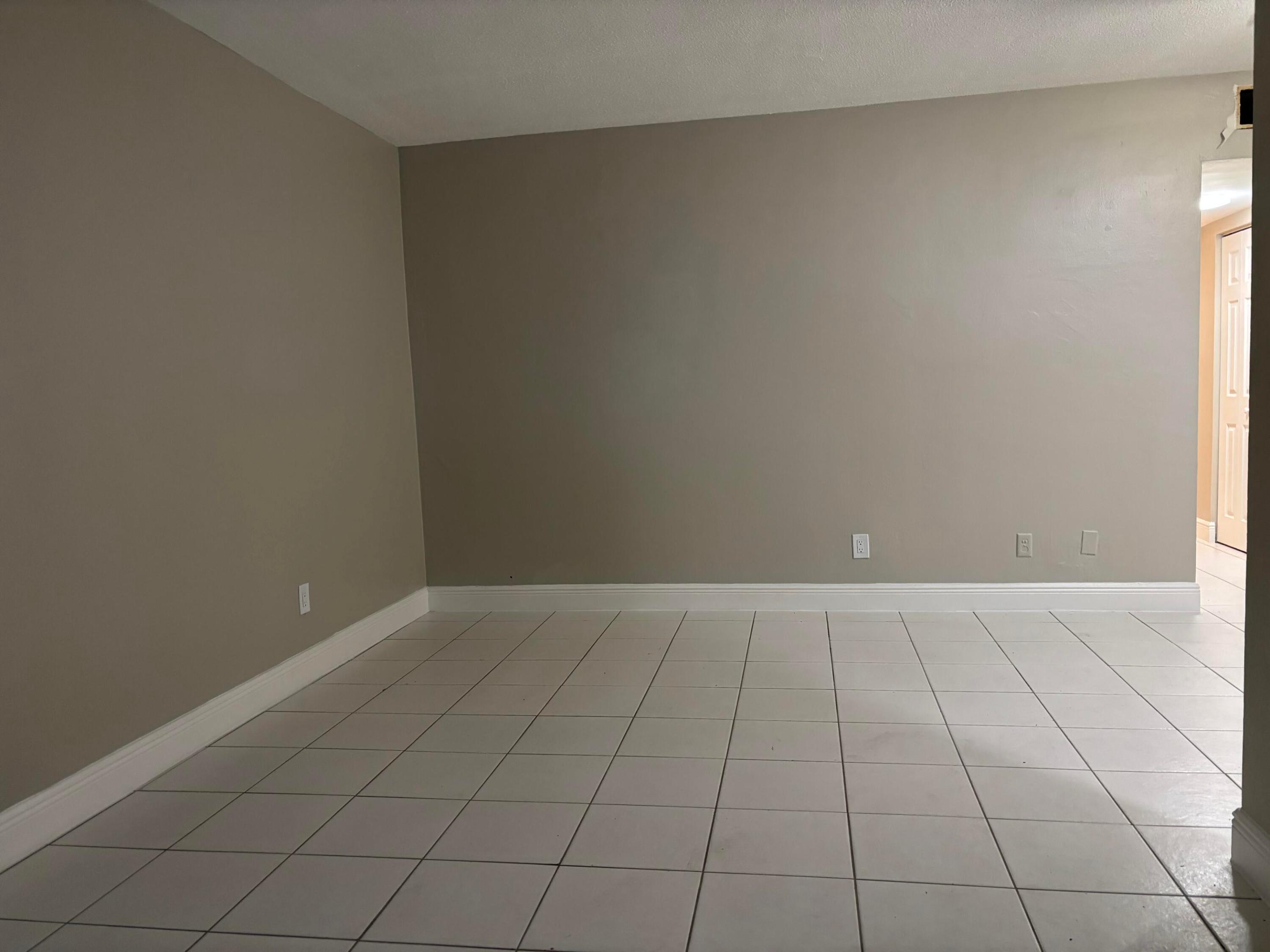 1916 Sw 11th Street Unit 4 Property Photo 3