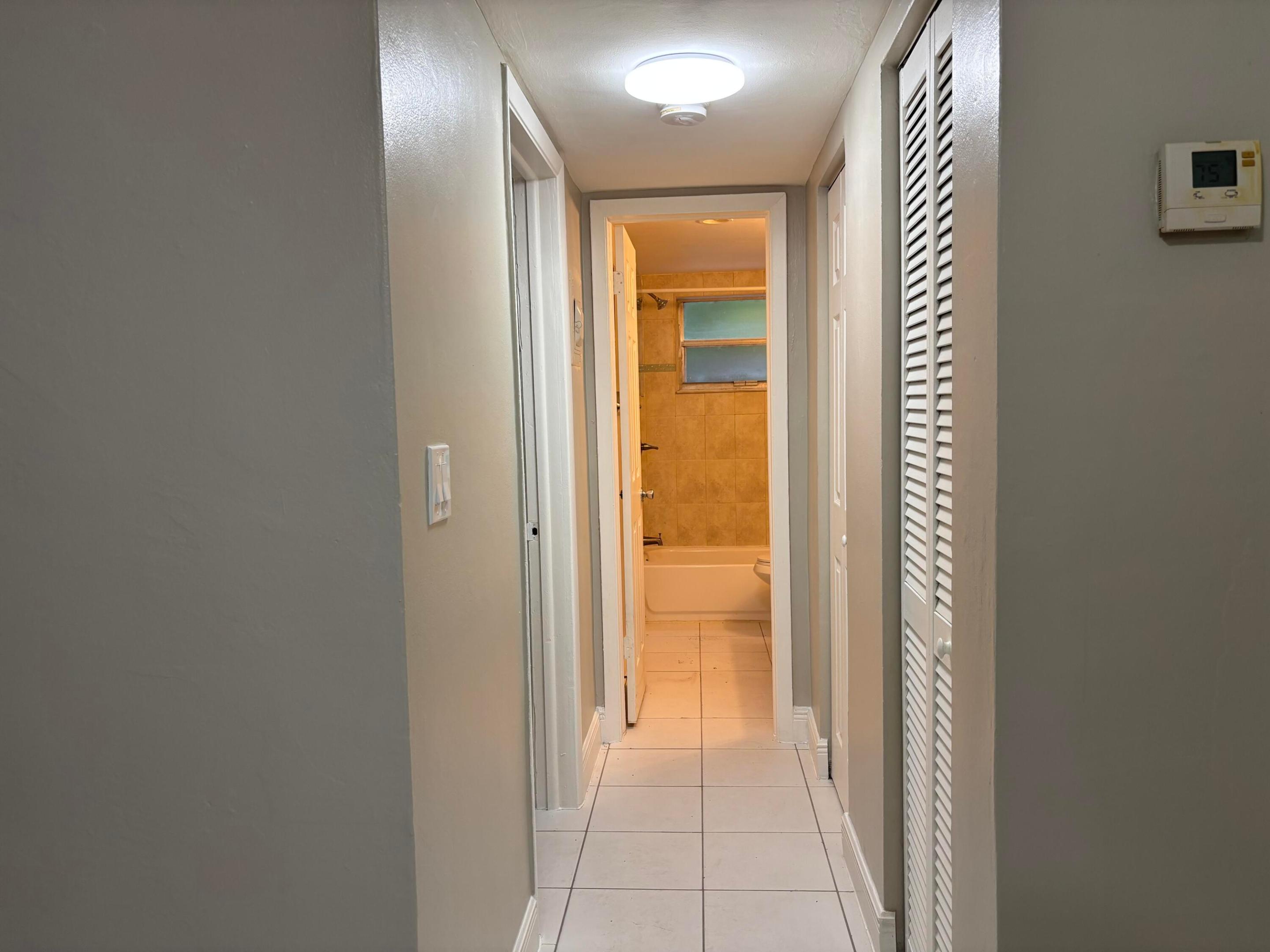 1916 Sw 11th Street Unit 4 Property Photo 8