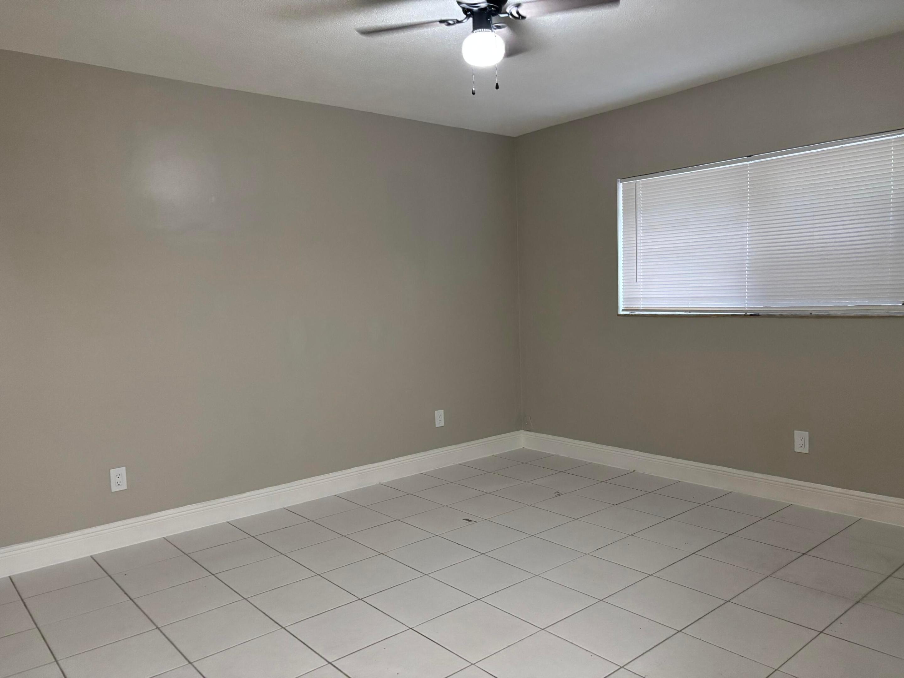 1916 Sw 11th Street Unit 4 Property Photo 9