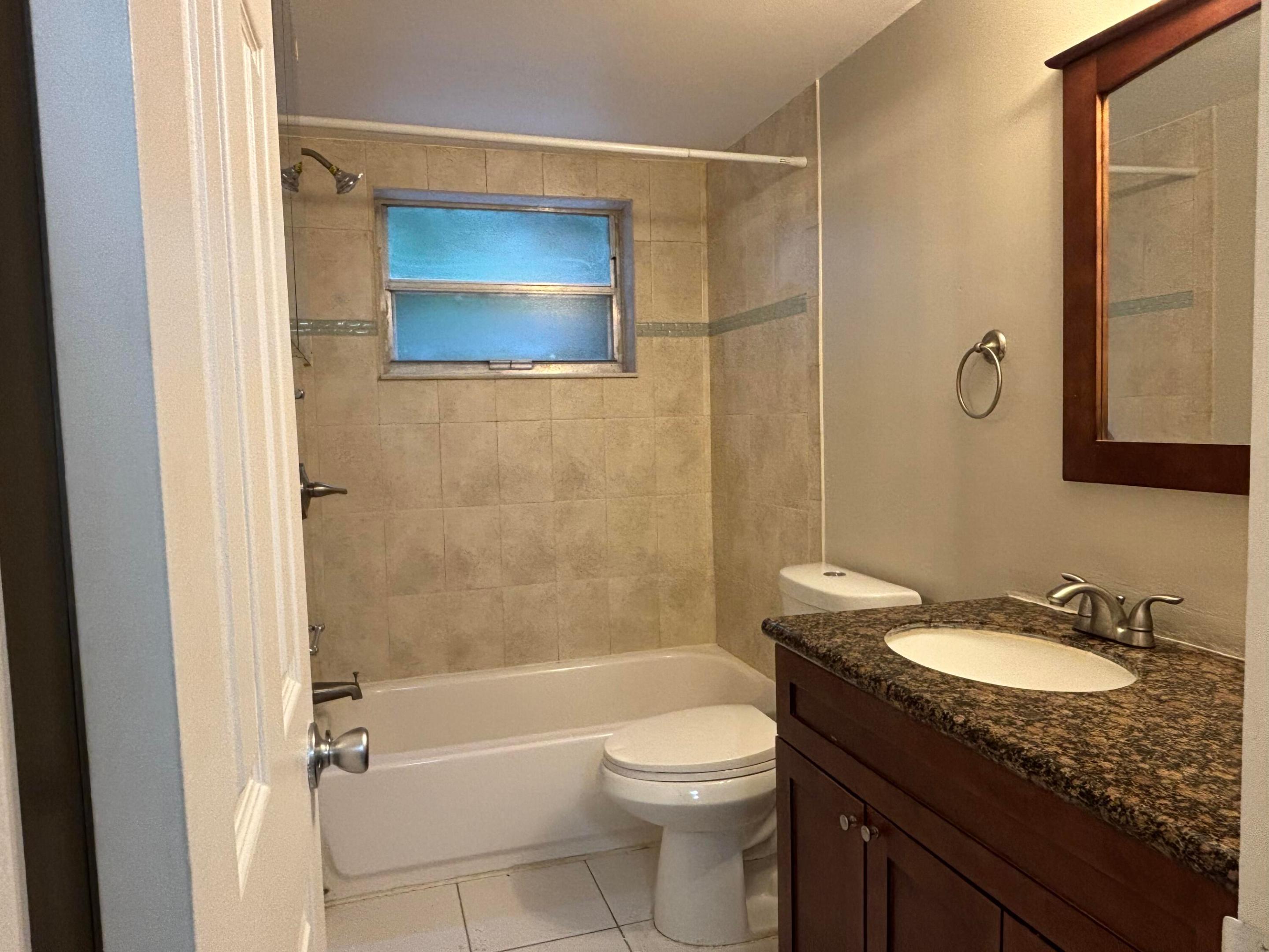 1916 Sw 11th Street Unit 4 Property Photo 11