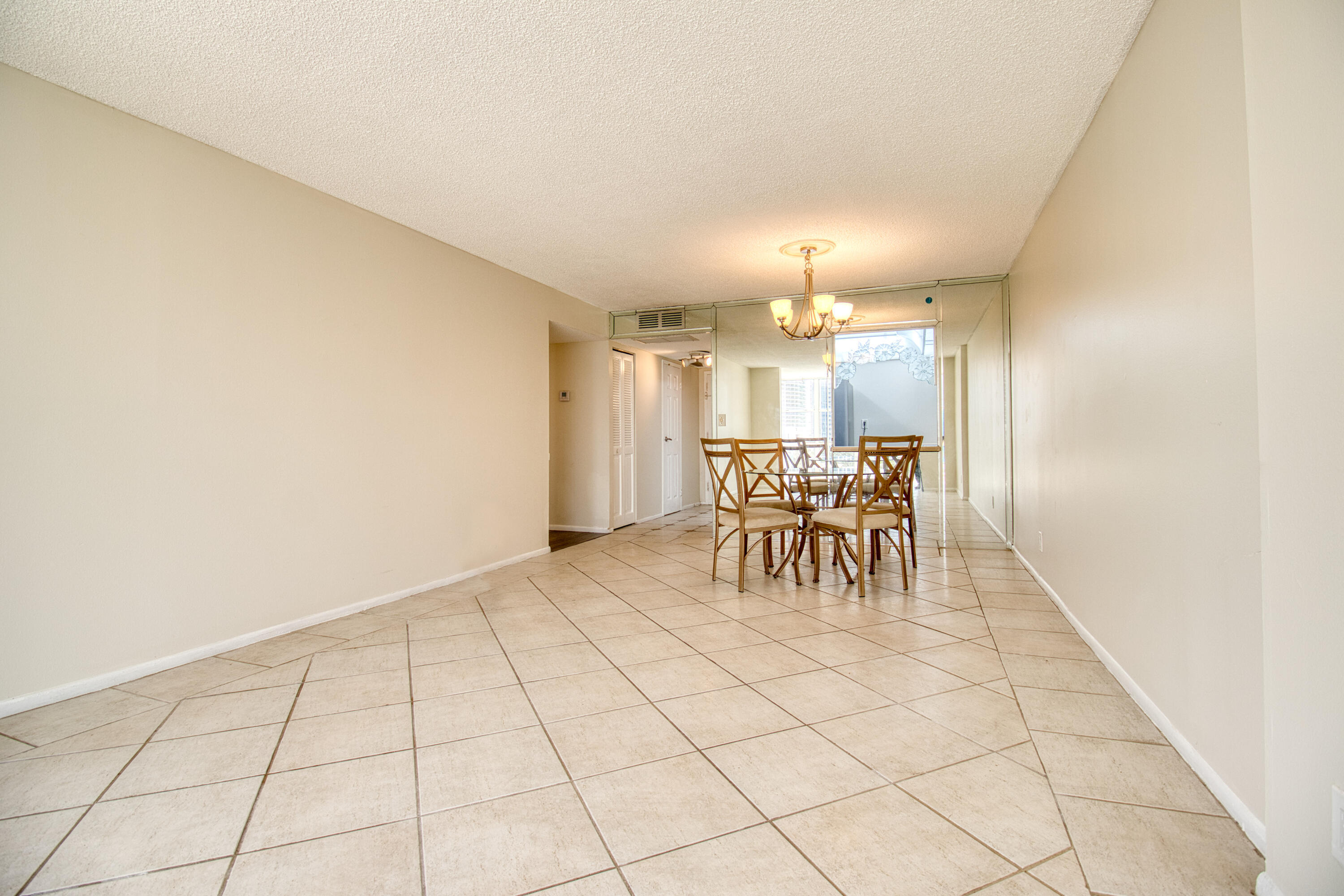 800 Parkview Drive 826 Property Photo 3