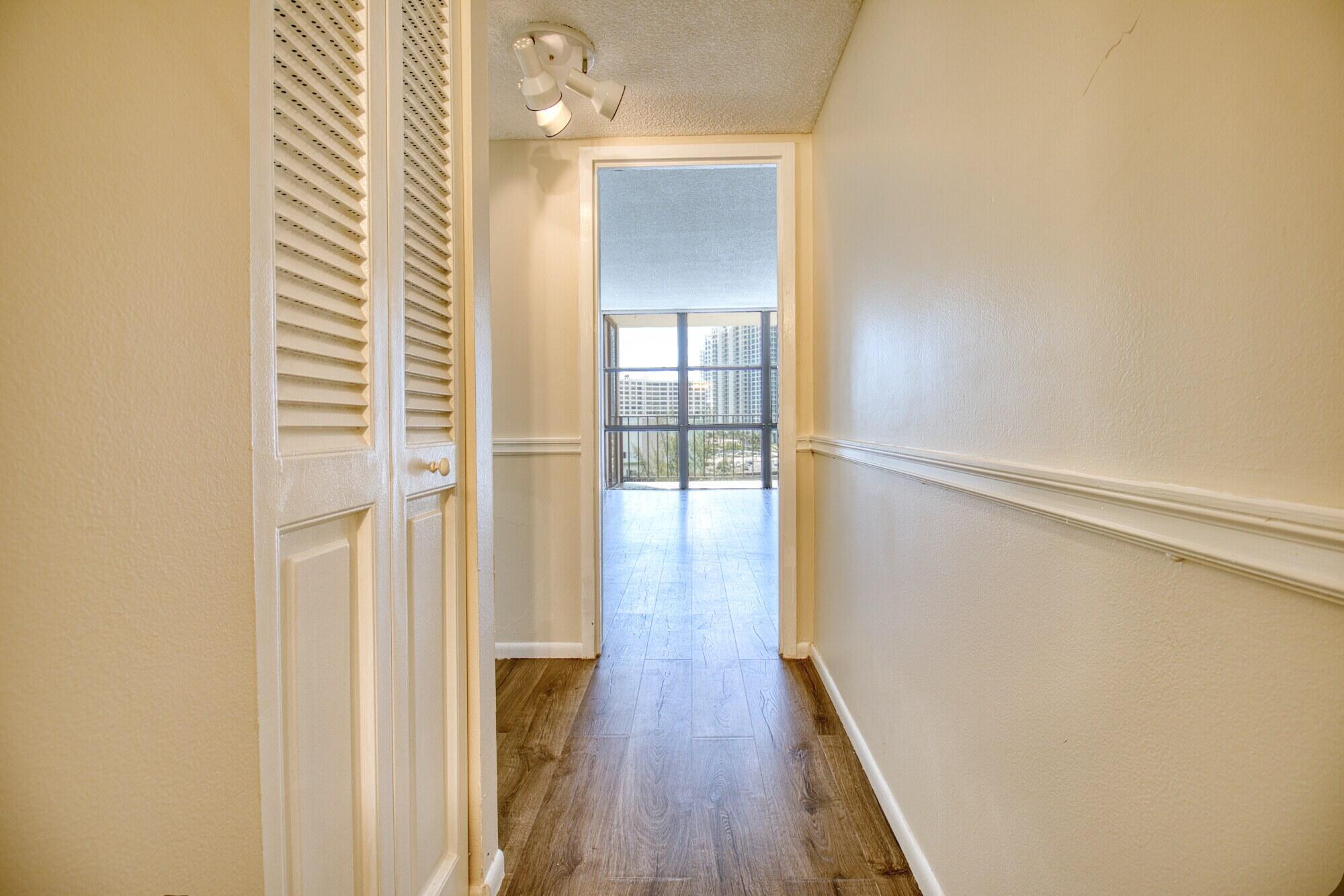 800 Parkview Drive 826 Property Photo 13