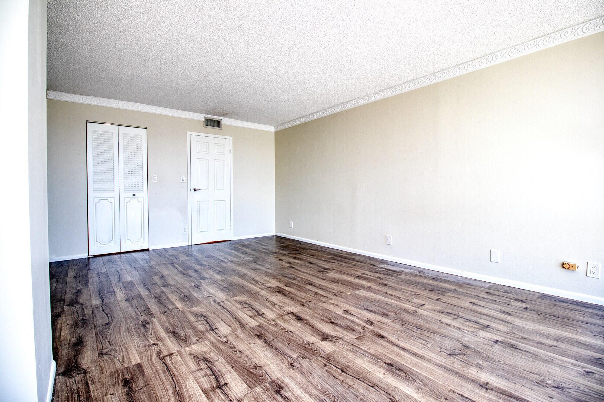800 Parkview Drive 826 Property Photo 16