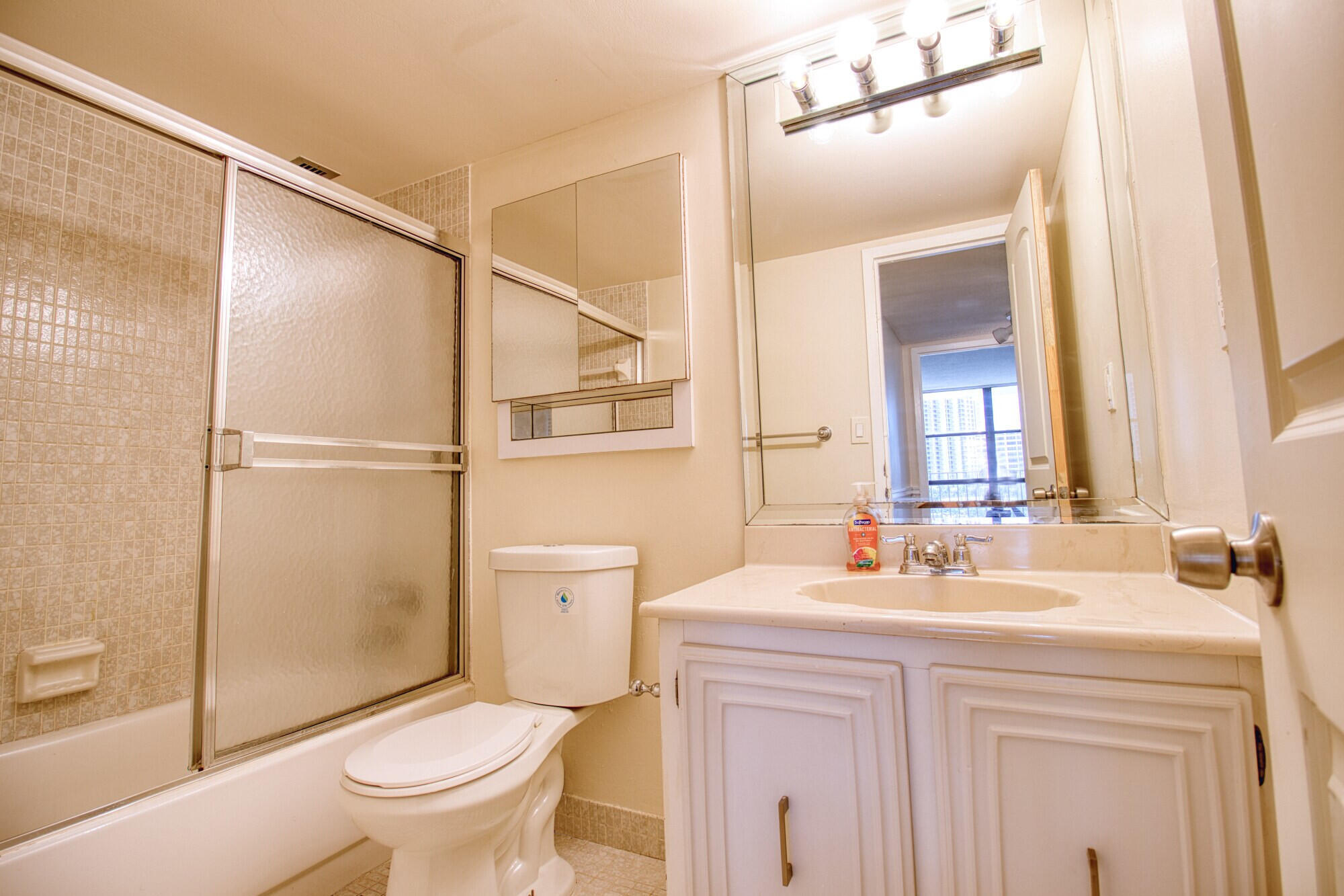 800 Parkview Drive 826 Property Photo 19