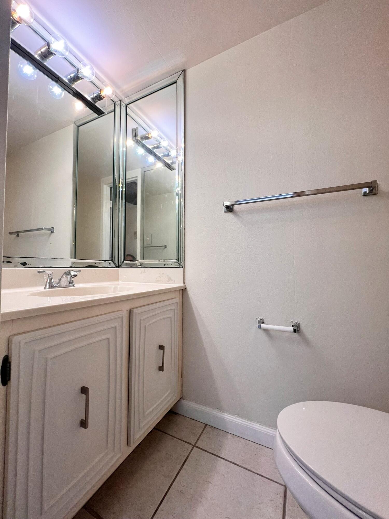 800 Parkview Drive 826 Property Photo 20
