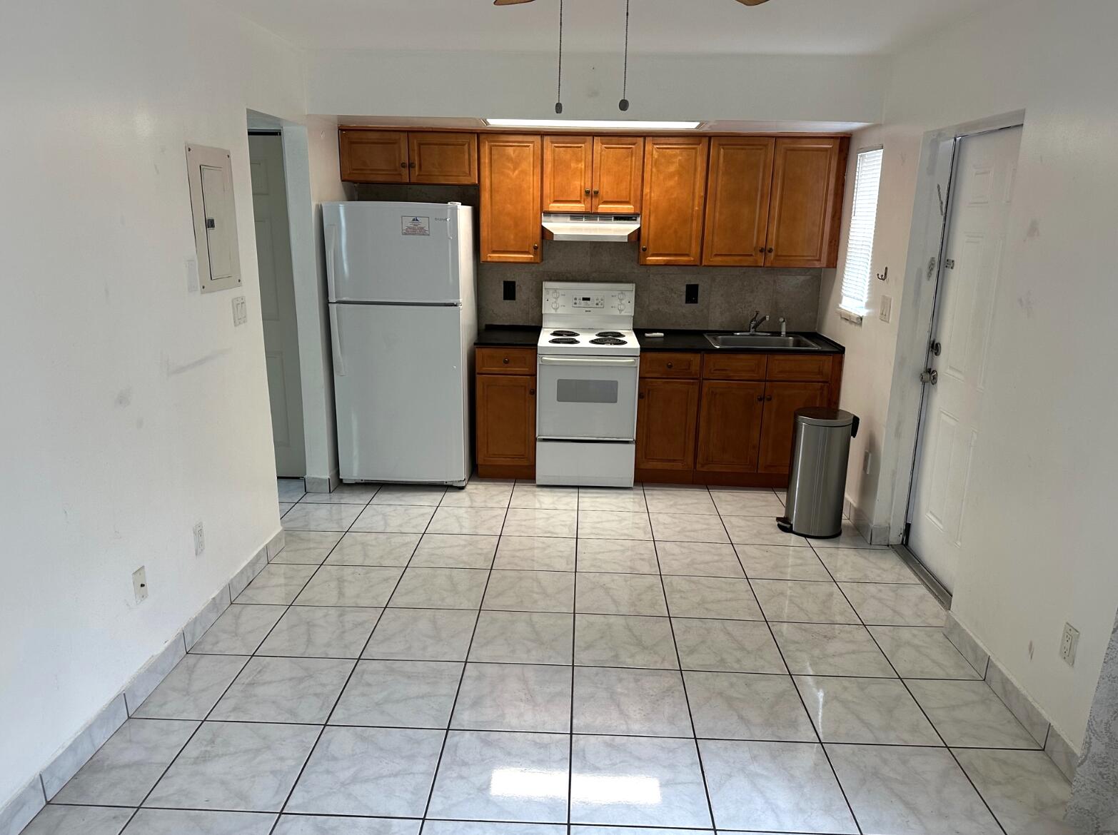 31 Sw 10th Street 2 Property Photo 1