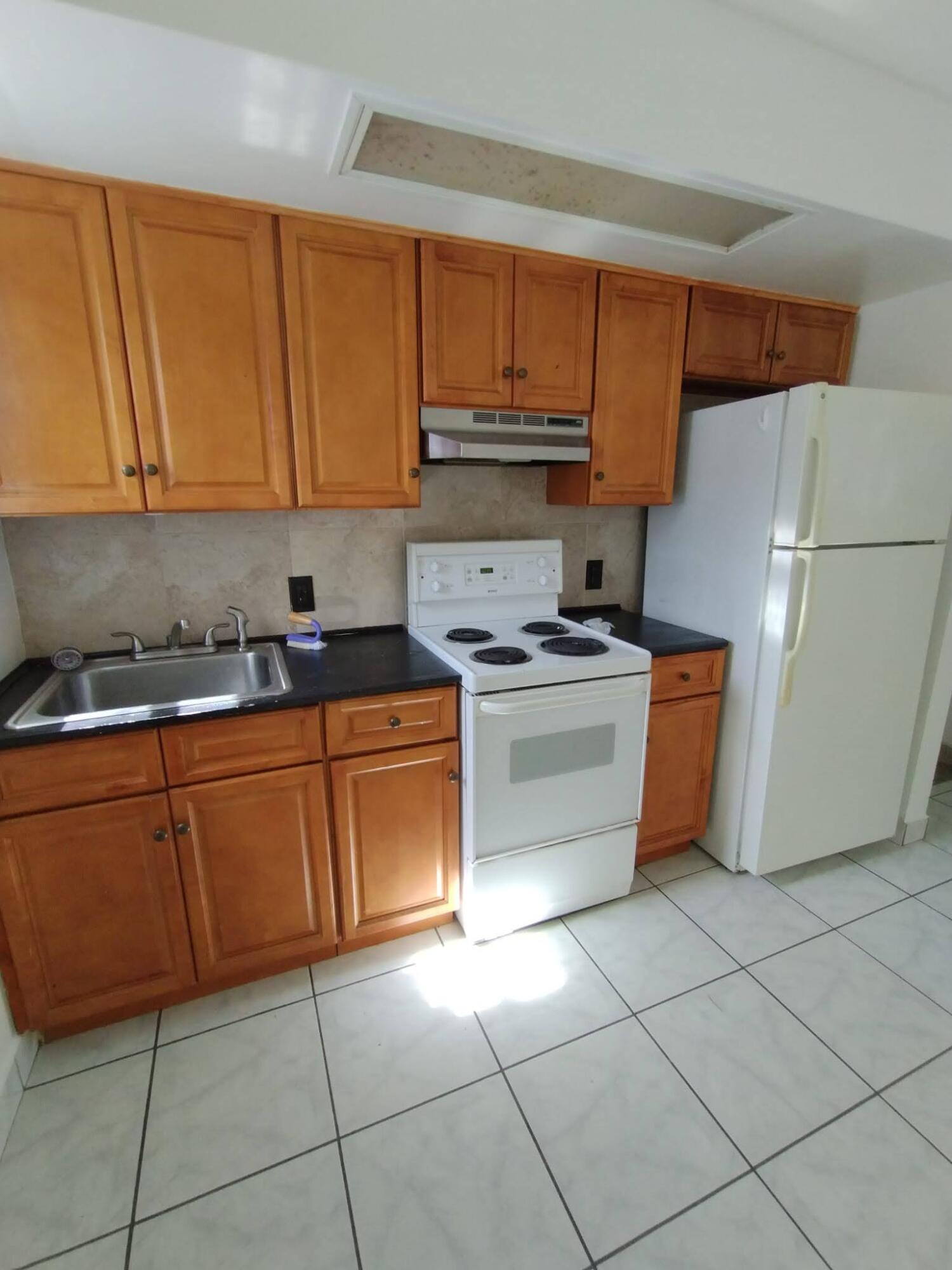 31 Sw 10th Street 2 Property Photo 3