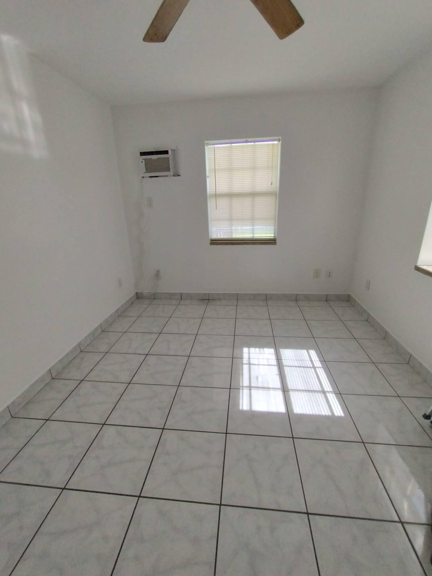 31 Sw 10th Street 2 Property Photo 5