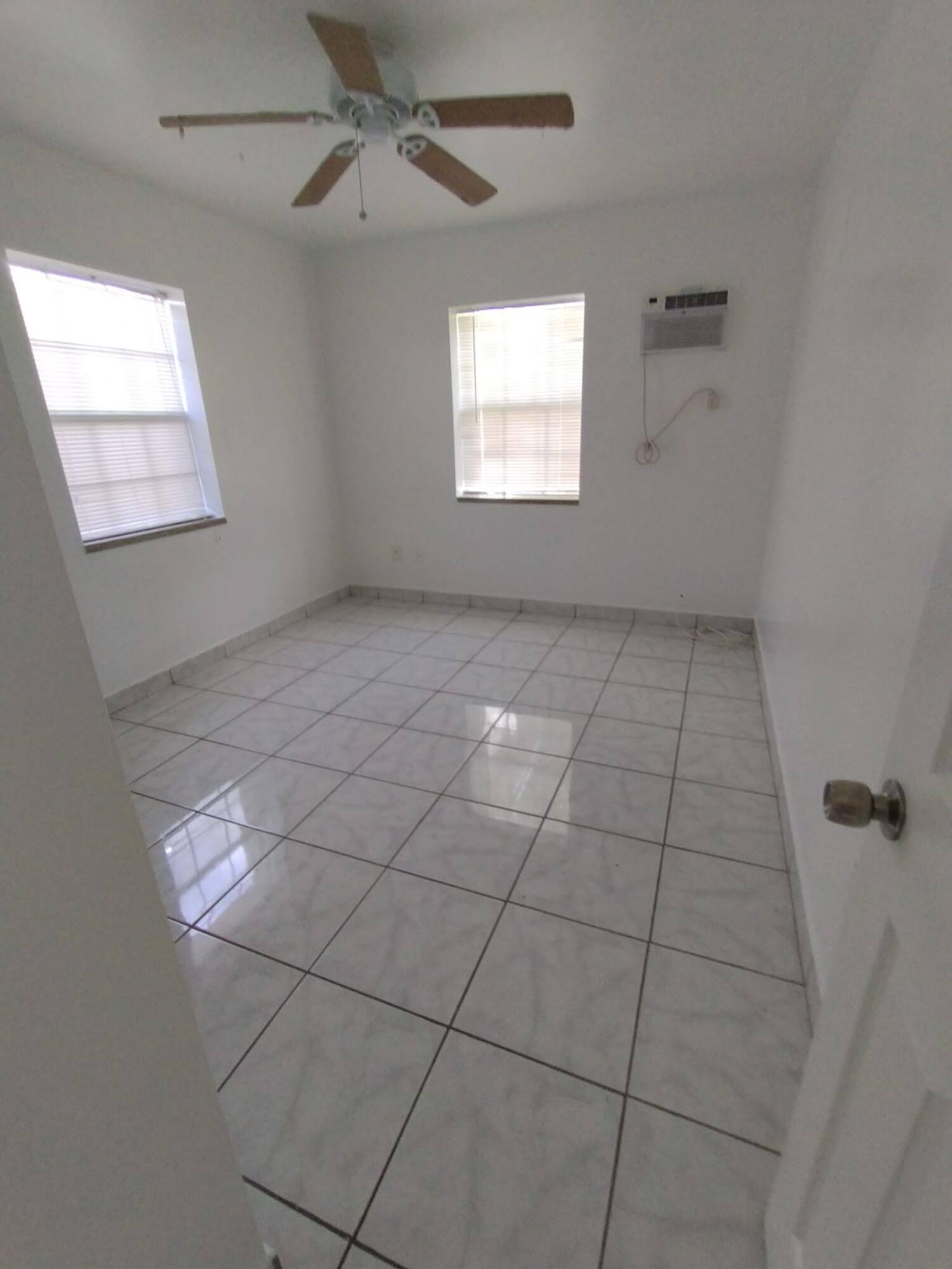 31 Sw 10th Street 2 Property Photo 8