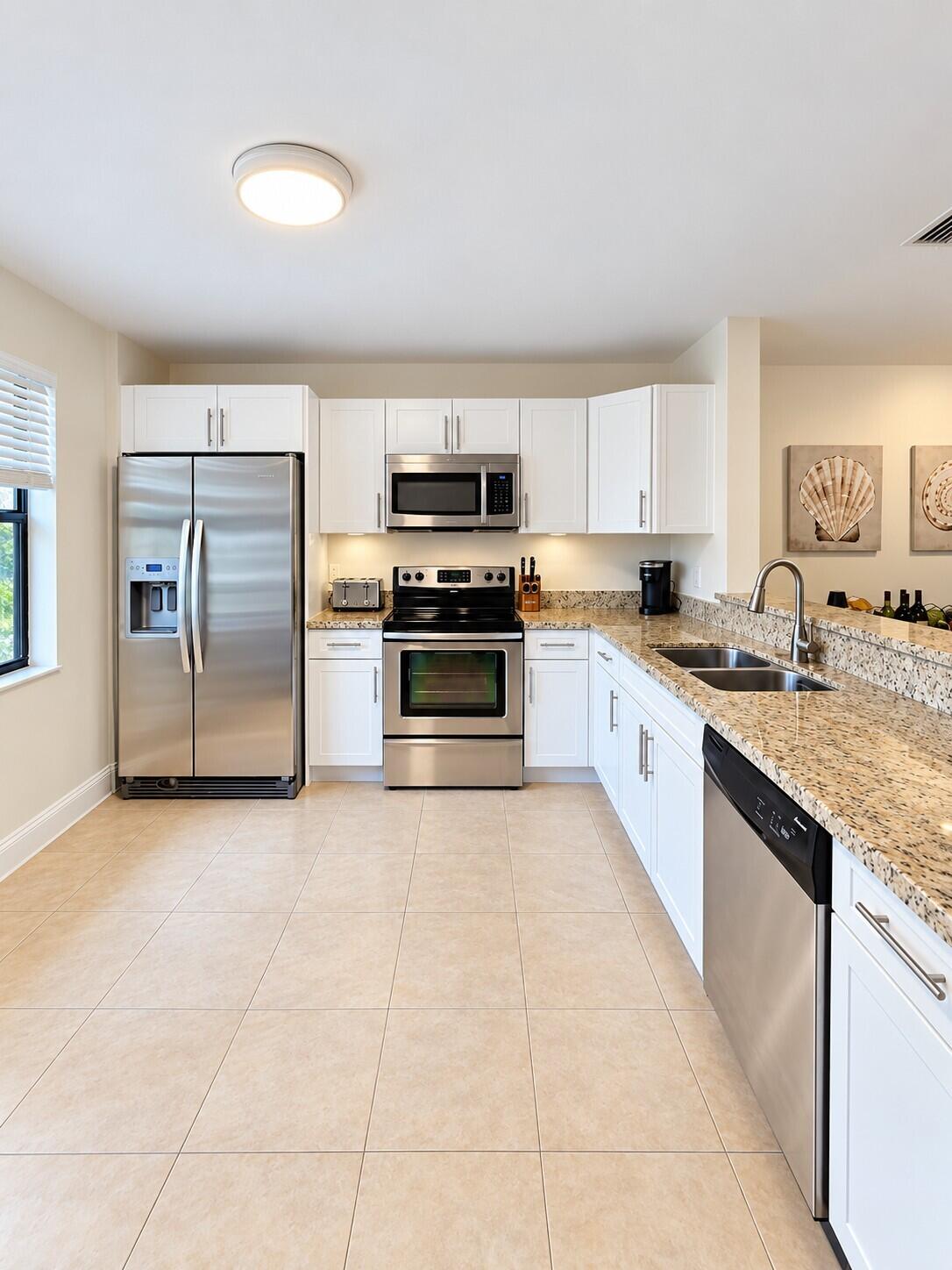 250 Lakeside Circle Property Photo 2