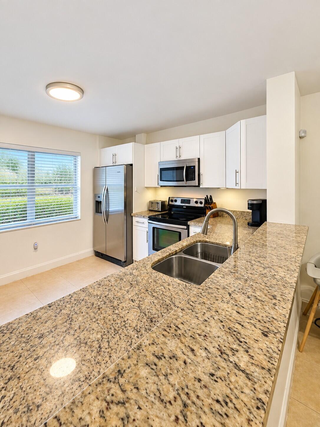 250 Lakeside Circle Property Photo 3