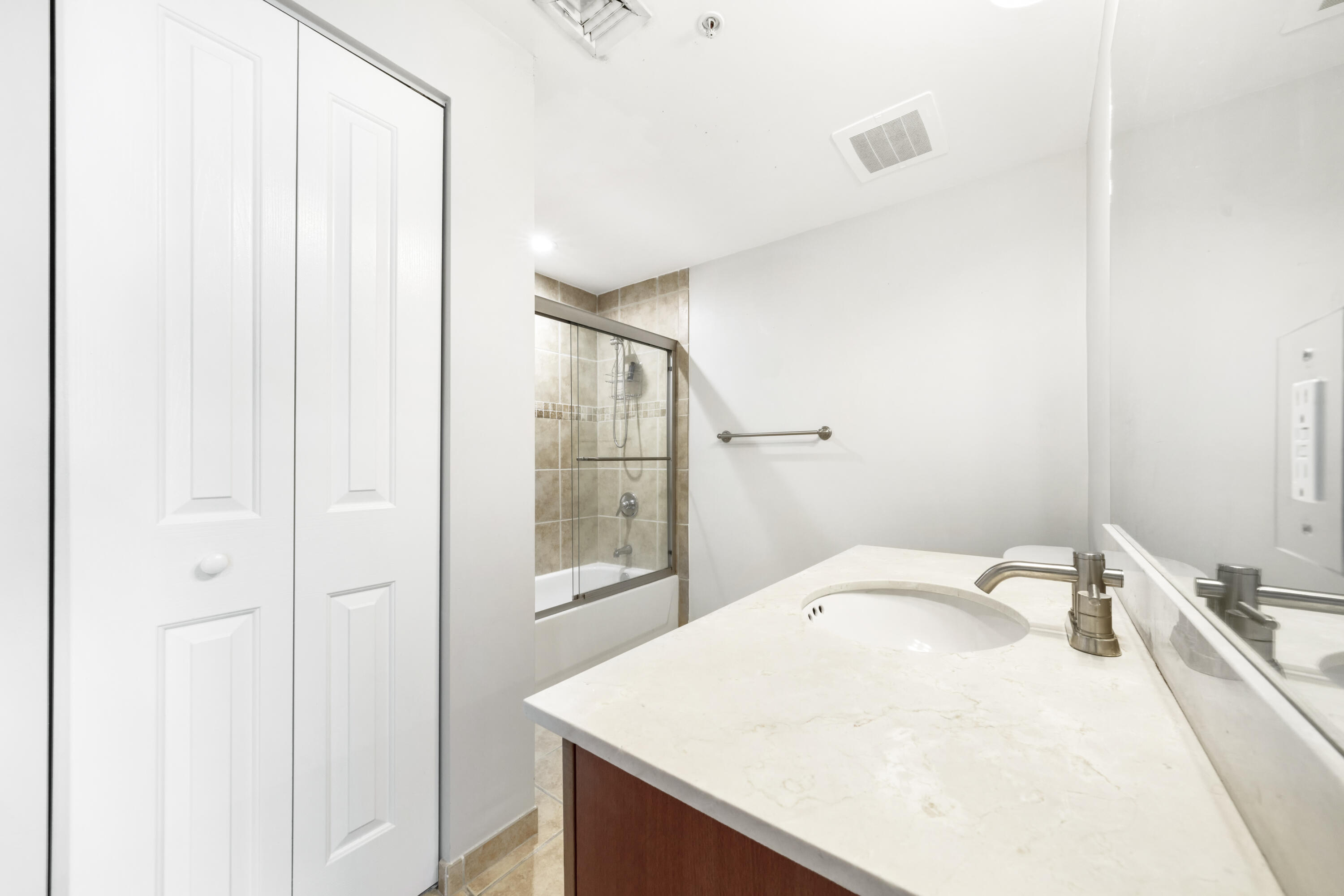 511 Se 5th Avenue 1116 Property Photo 28