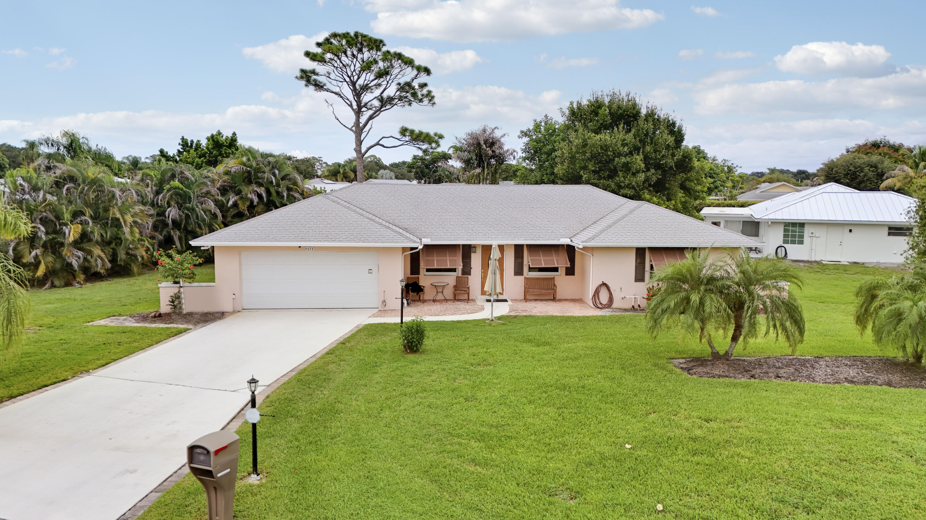 9471 SE Little Club Way S Property Photo 1