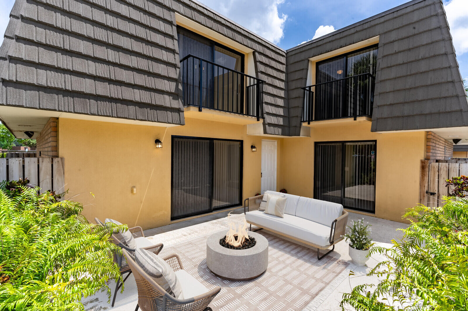 622 6th Way Property Photo 1
