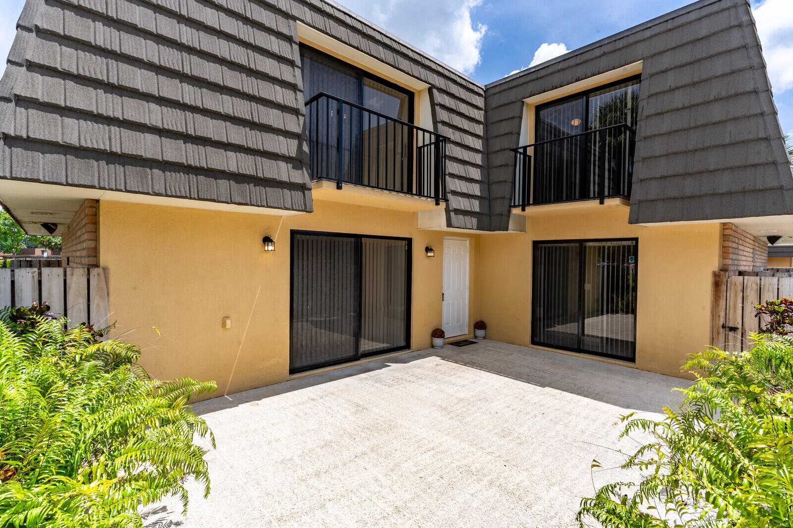 622 6th Way Property Photo 2