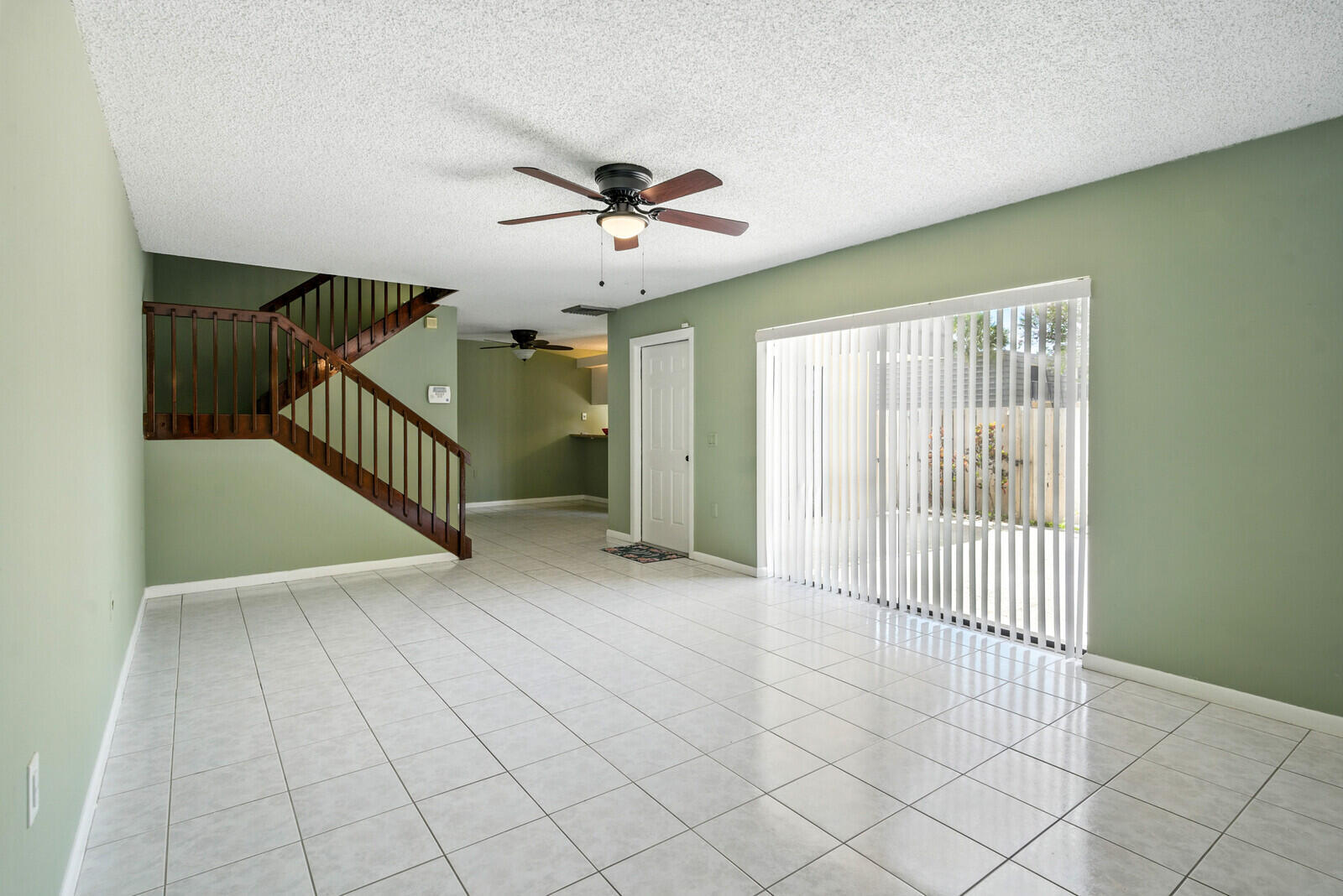 622 6th Way Property Photo 4