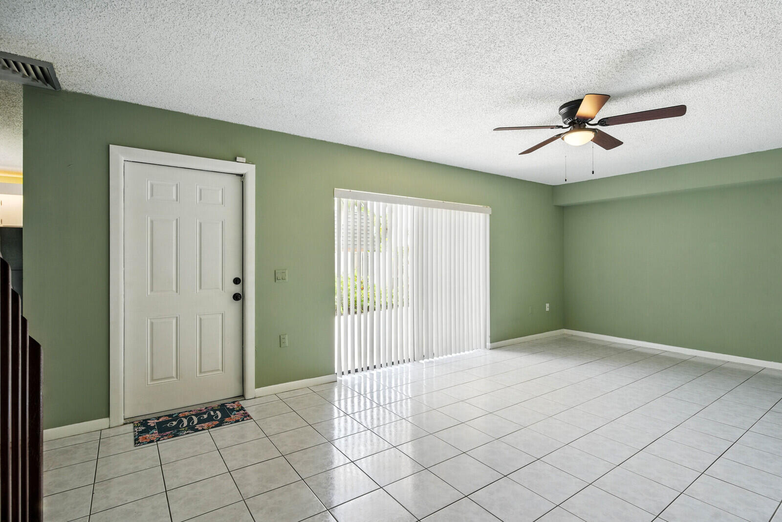 622 6th Way Property Photo 5