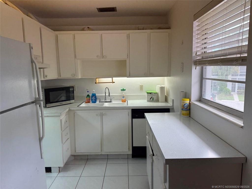 2600 Se Ocean Boulevard J12 Property Photo 4