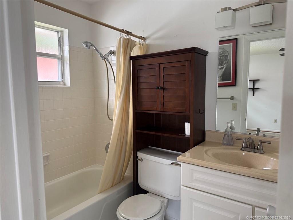 2600 Se Ocean Boulevard J12 Property Photo 8