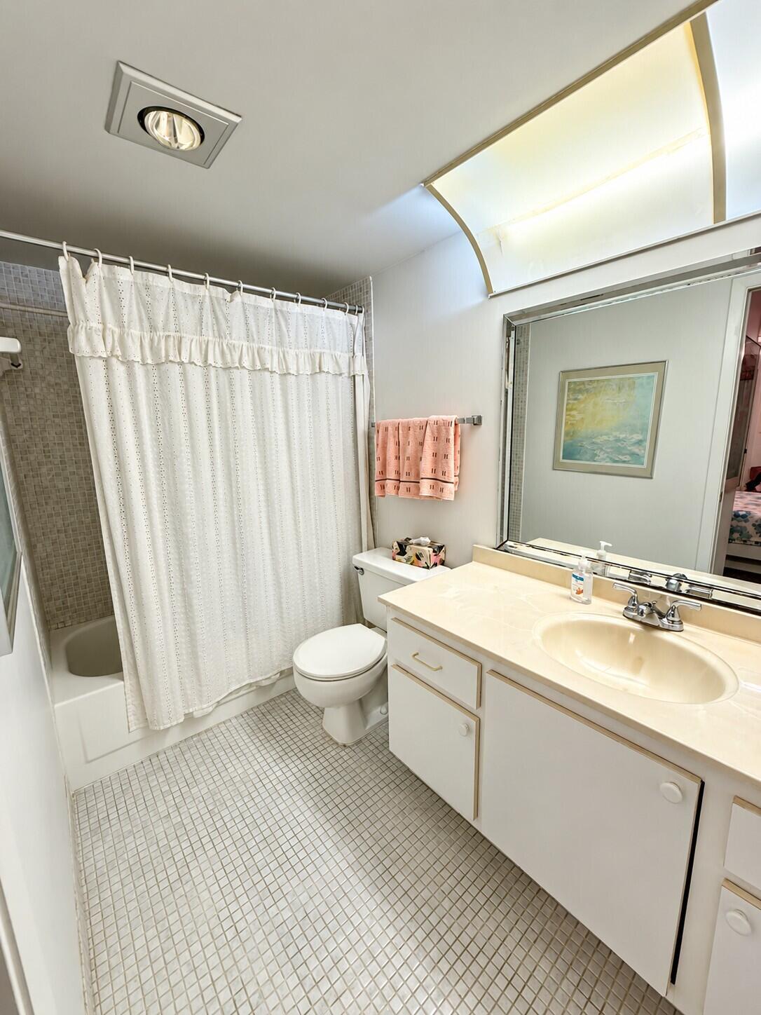 2035 Yarmouth B 2035 Property Photo 8