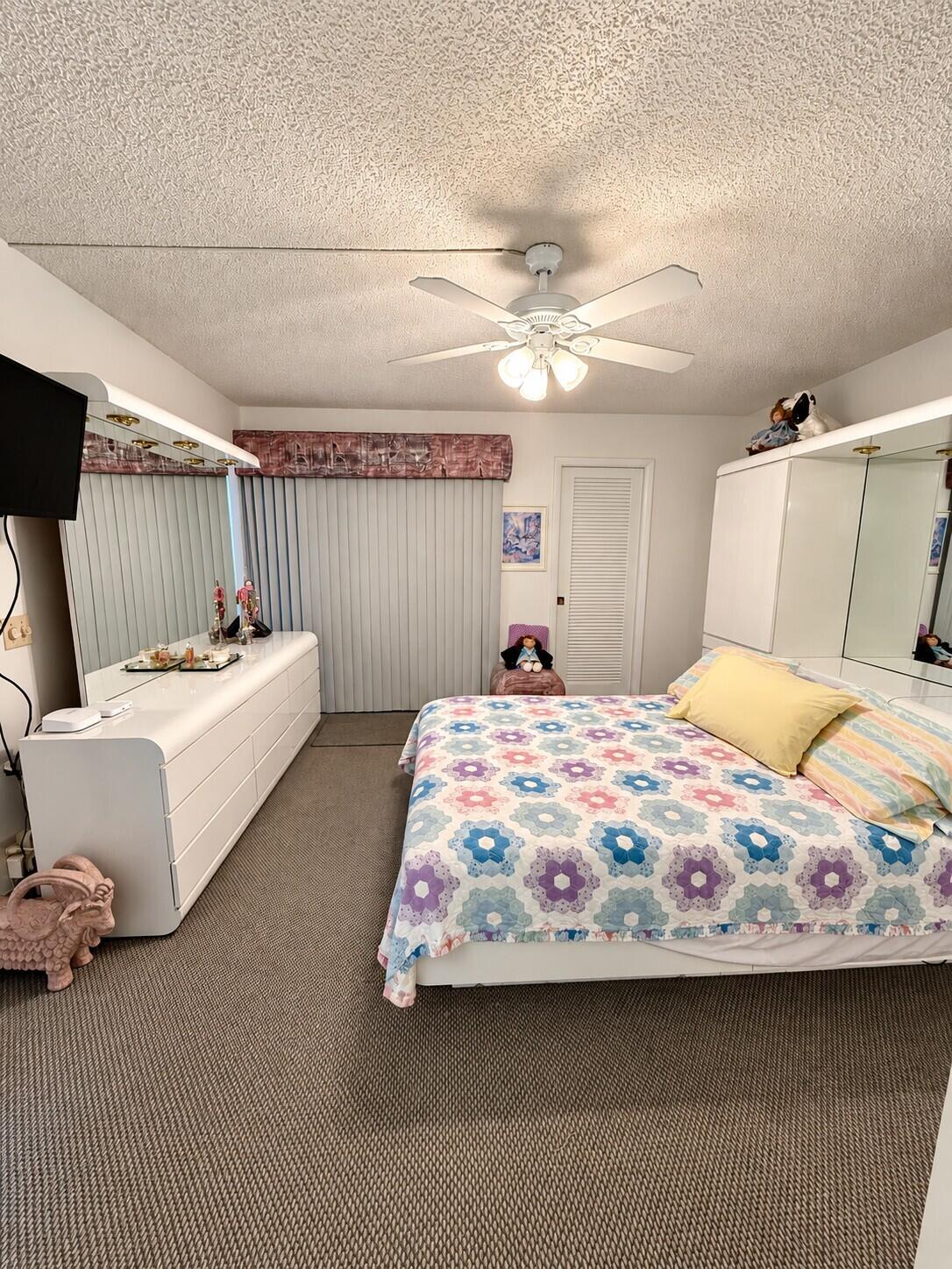 2035 Yarmouth B 2035 Property Photo 11