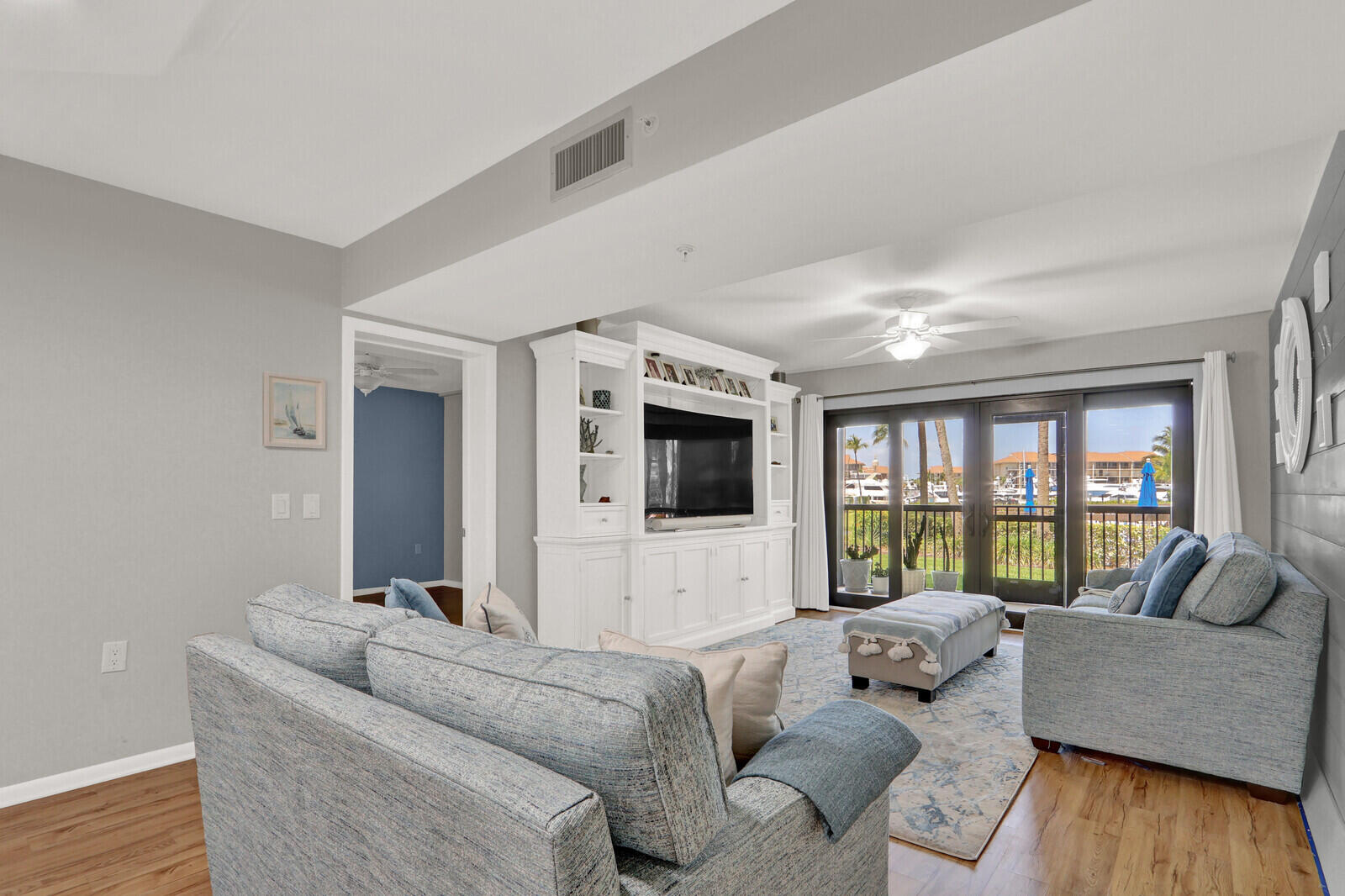 701 Seafarer Circle 105 Property Photo 4