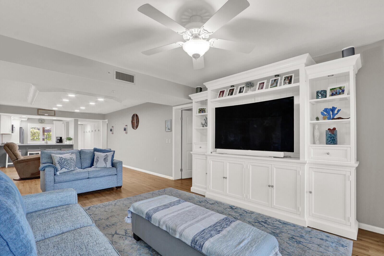 701 Seafarer Circle 105 Property Photo 6