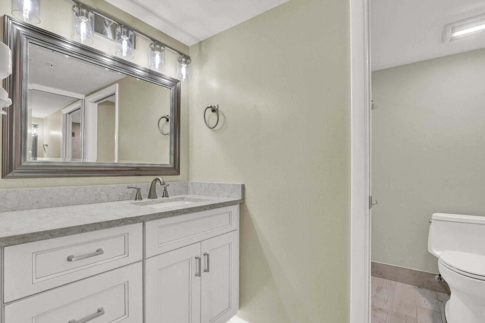 701 Seafarer Circle 105 Property Photo 14