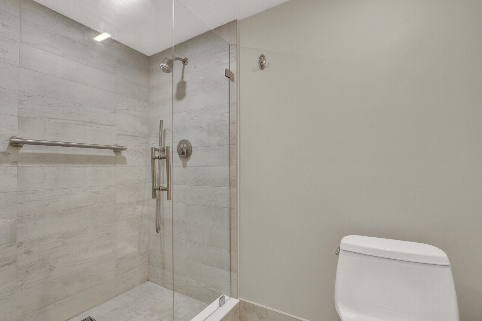 701 Seafarer Circle 105 Property Photo 15