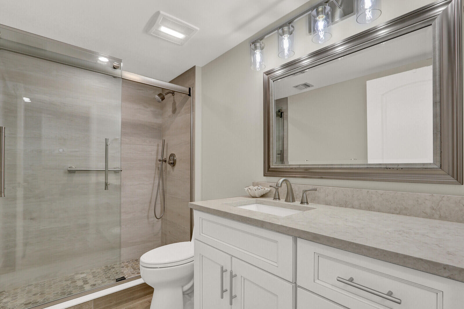 701 Seafarer Circle 105 Property Photo 16
