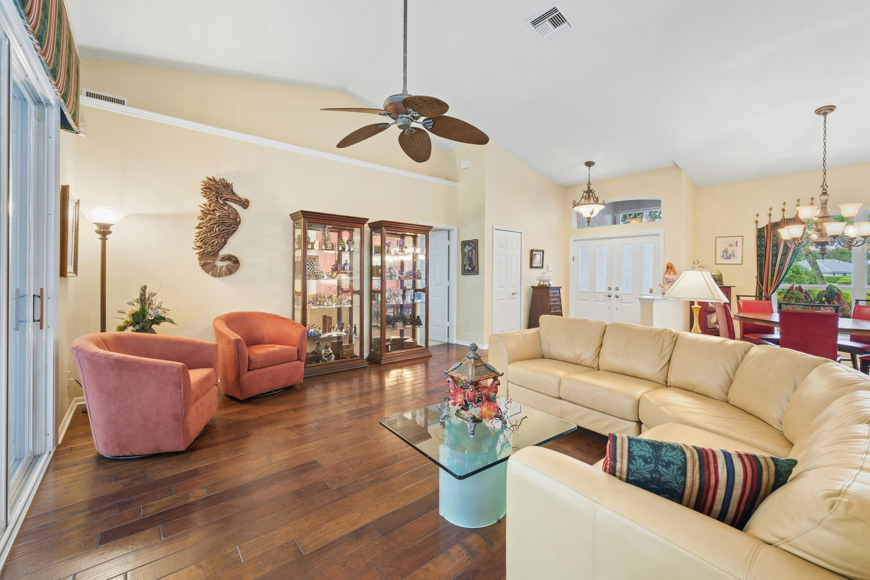 1925 Sw Autumnwood Way Property Photo 4