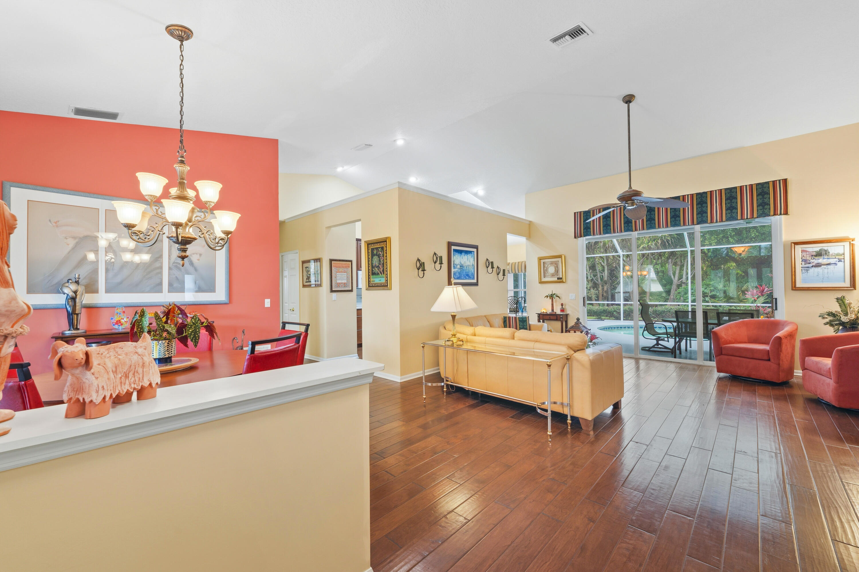 1925 Sw Autumnwood Way Property Photo 6