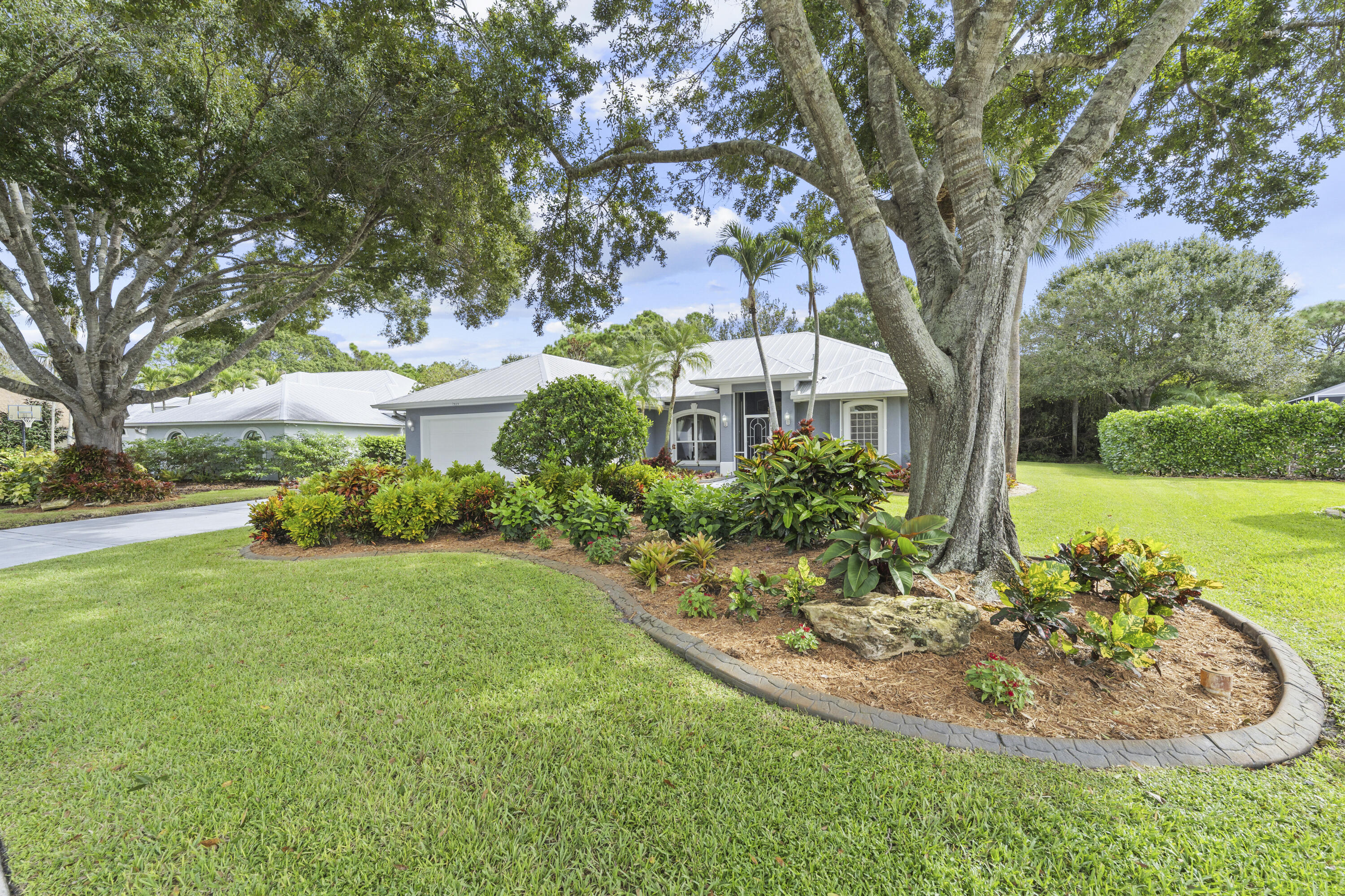 1925 Sw Autumnwood Way Property Photo 33
