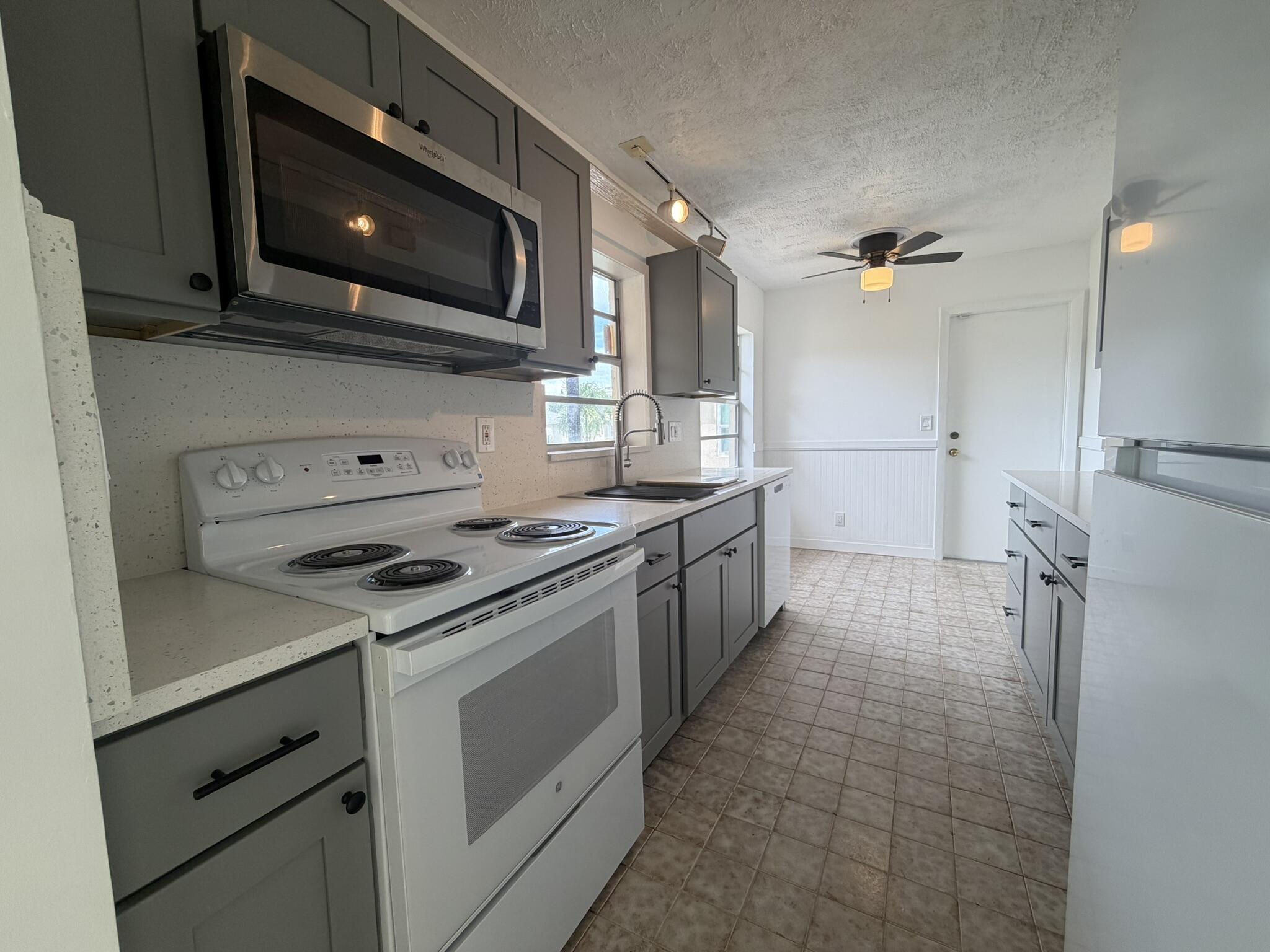 7240 Pineforest Circle Property Photo 7