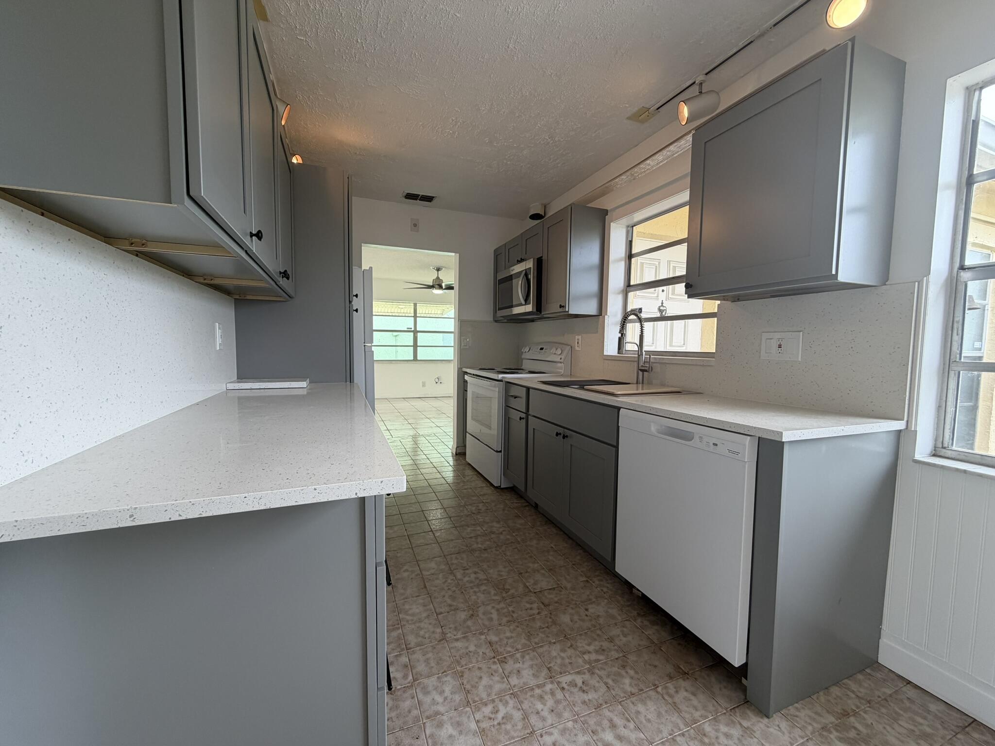 7240 Pineforest Circle Property Photo 8