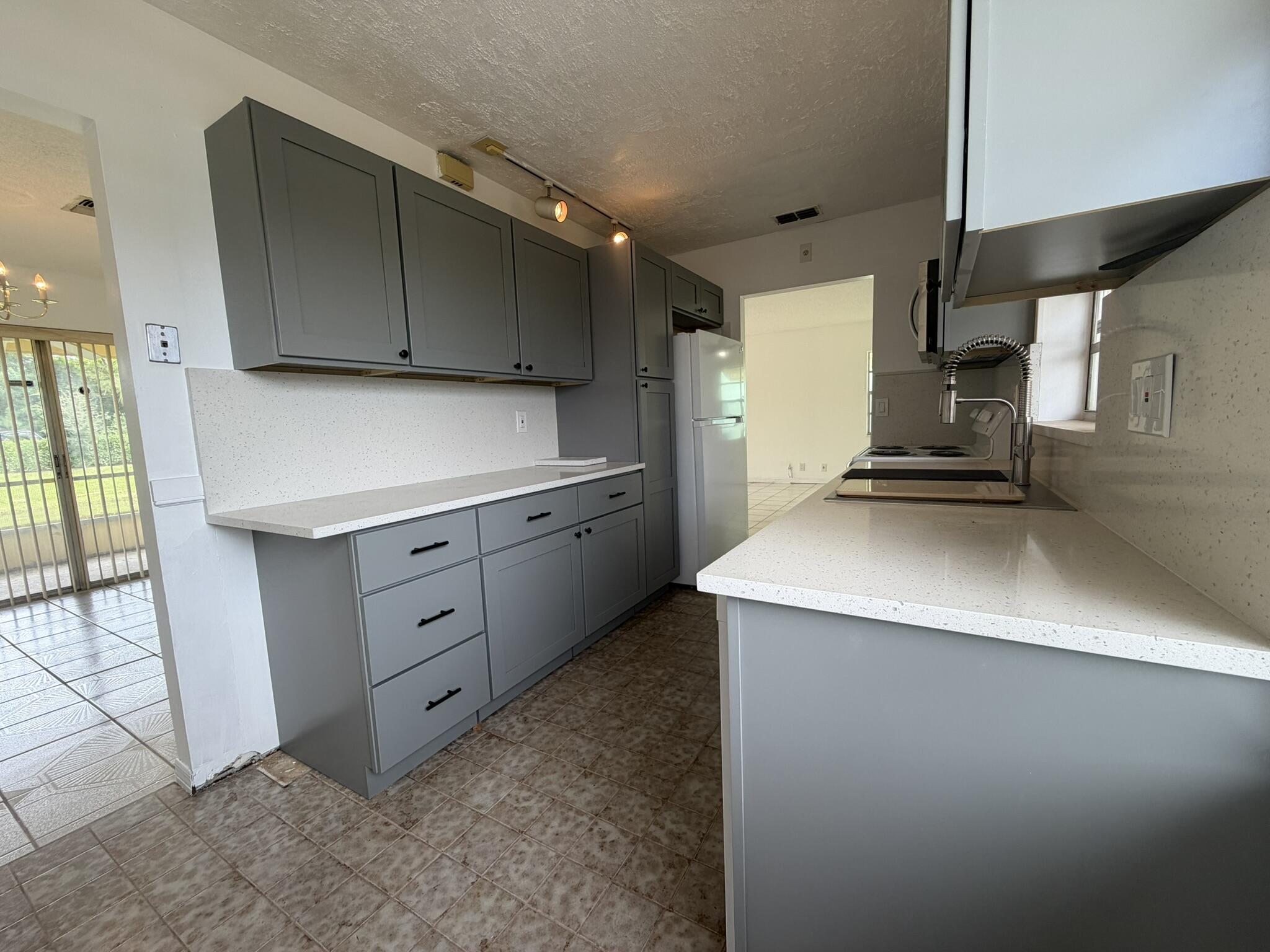 7240 Pineforest Circle Property Photo 10