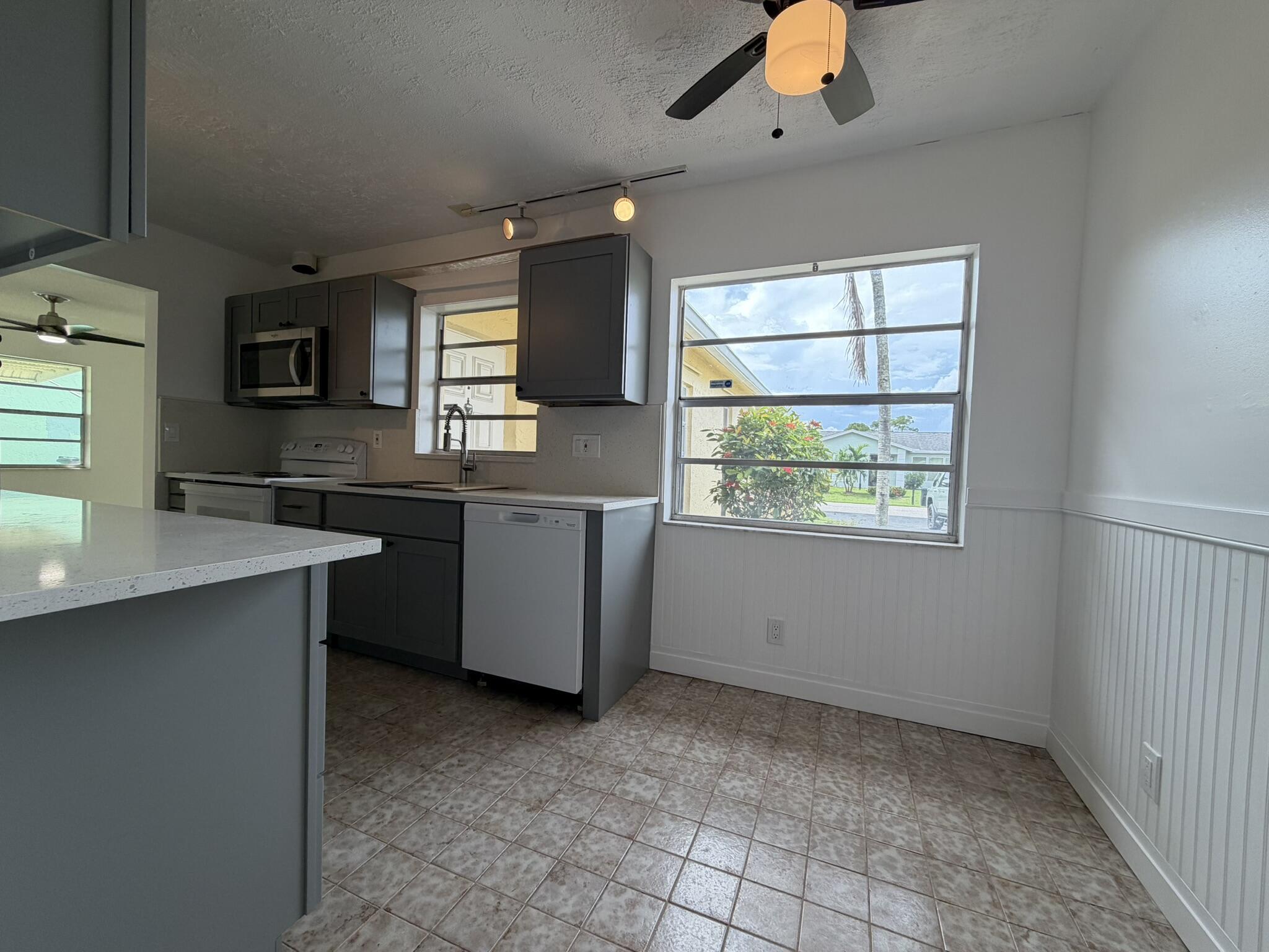 7240 Pineforest Circle Property Photo 11