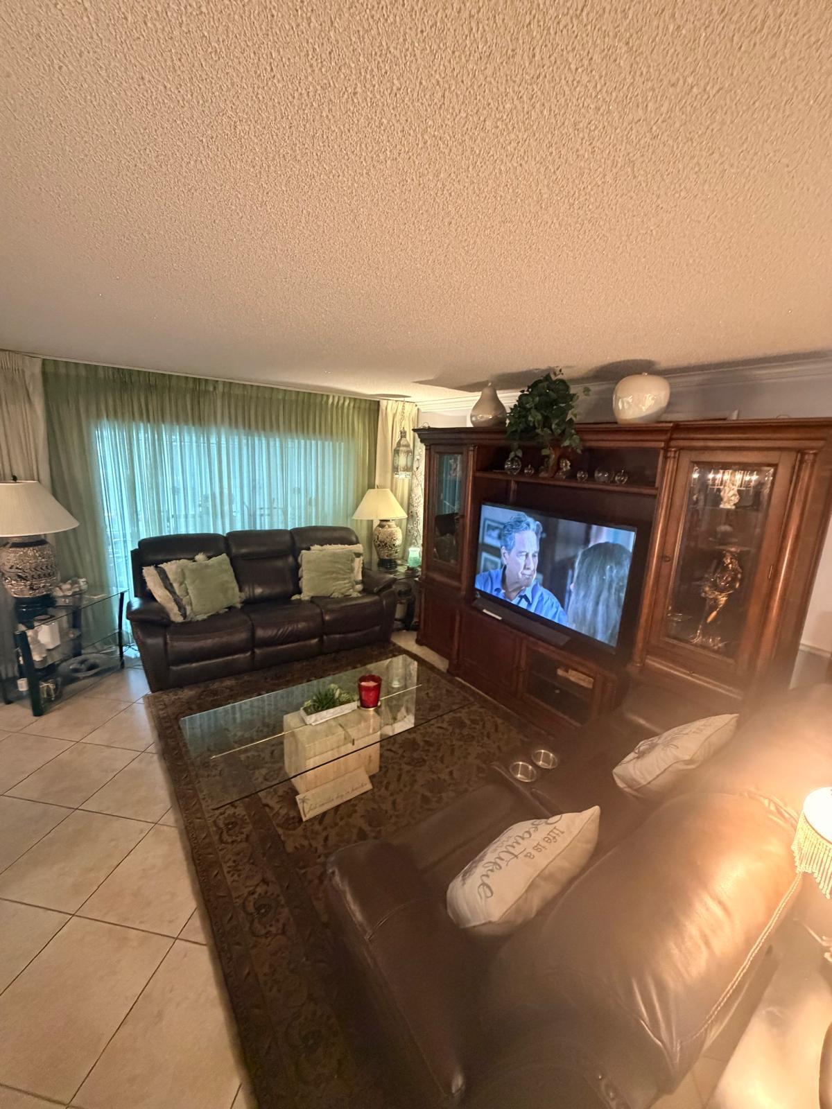 627 Laconia Circle B Property Photo 6