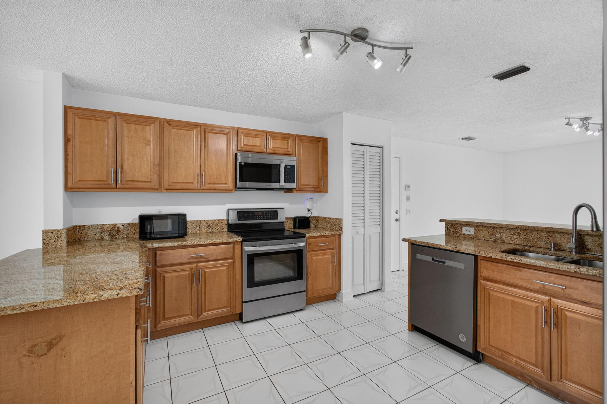 10621 Wheelhouse Circle Property Photo 20