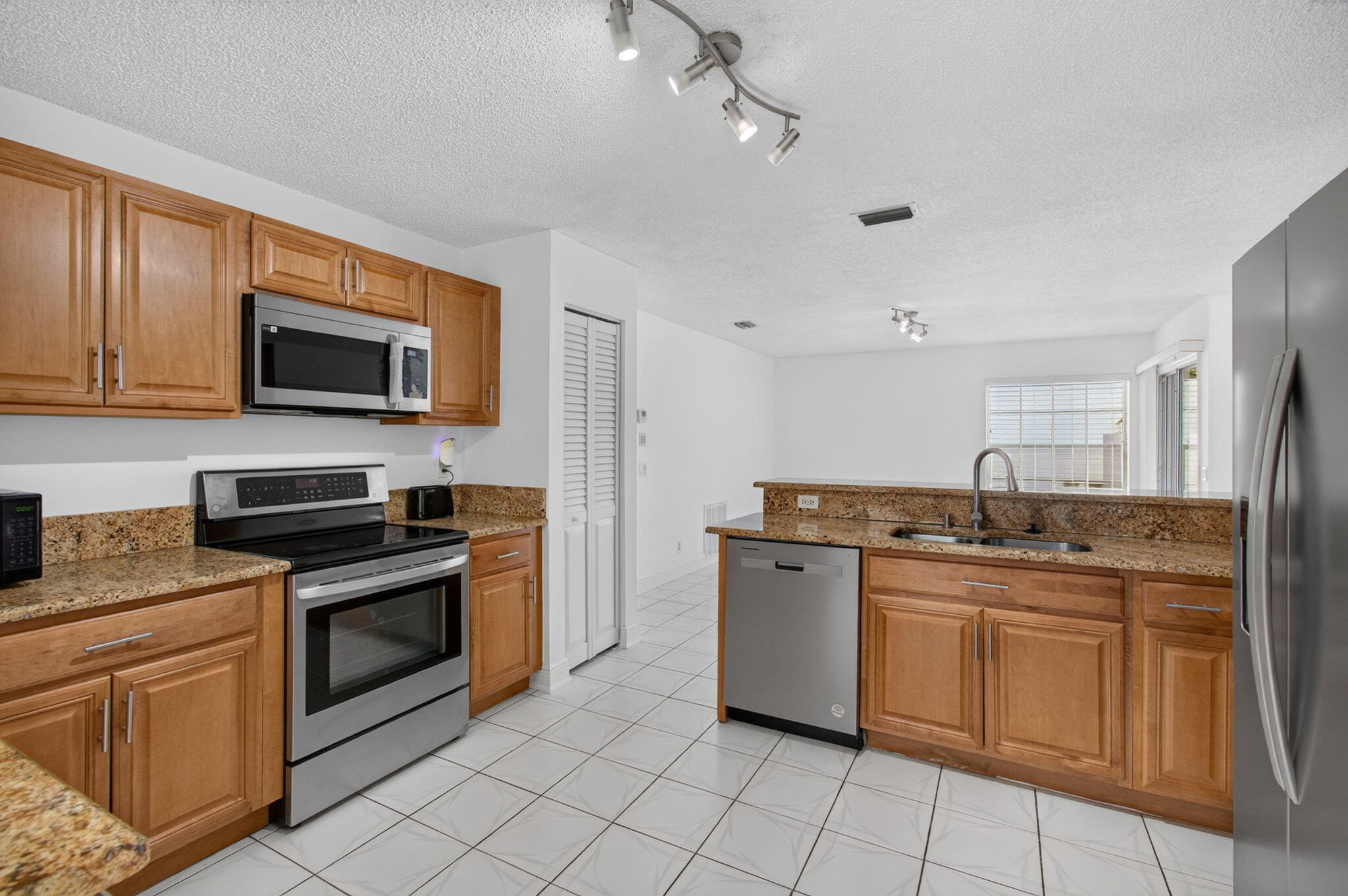 10621 Wheelhouse Circle Property Photo 24