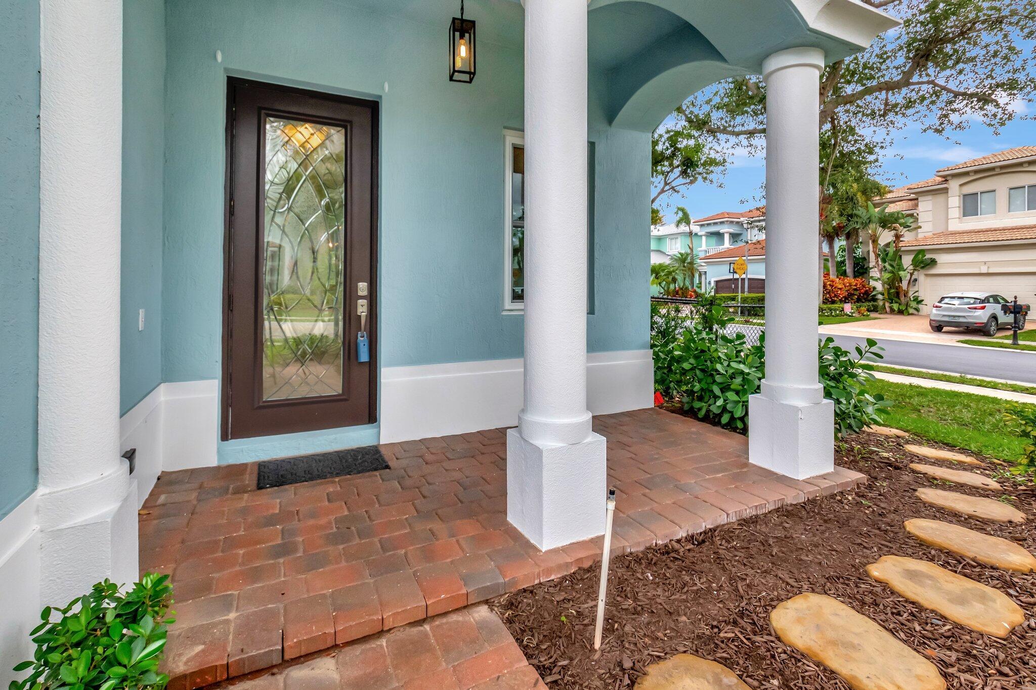 40 Country Lake Circle Property Photo 1