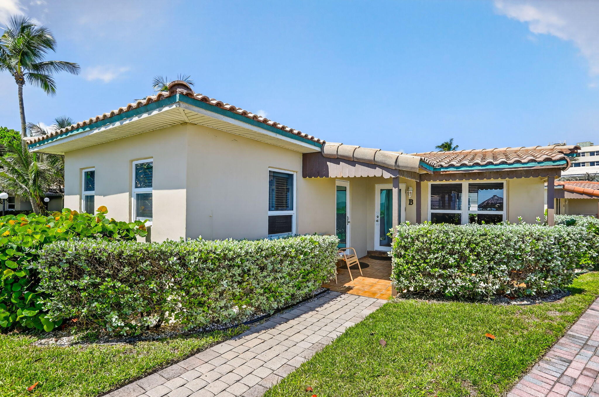 1225 HILLSBORO MILE B2 Property Photo 1