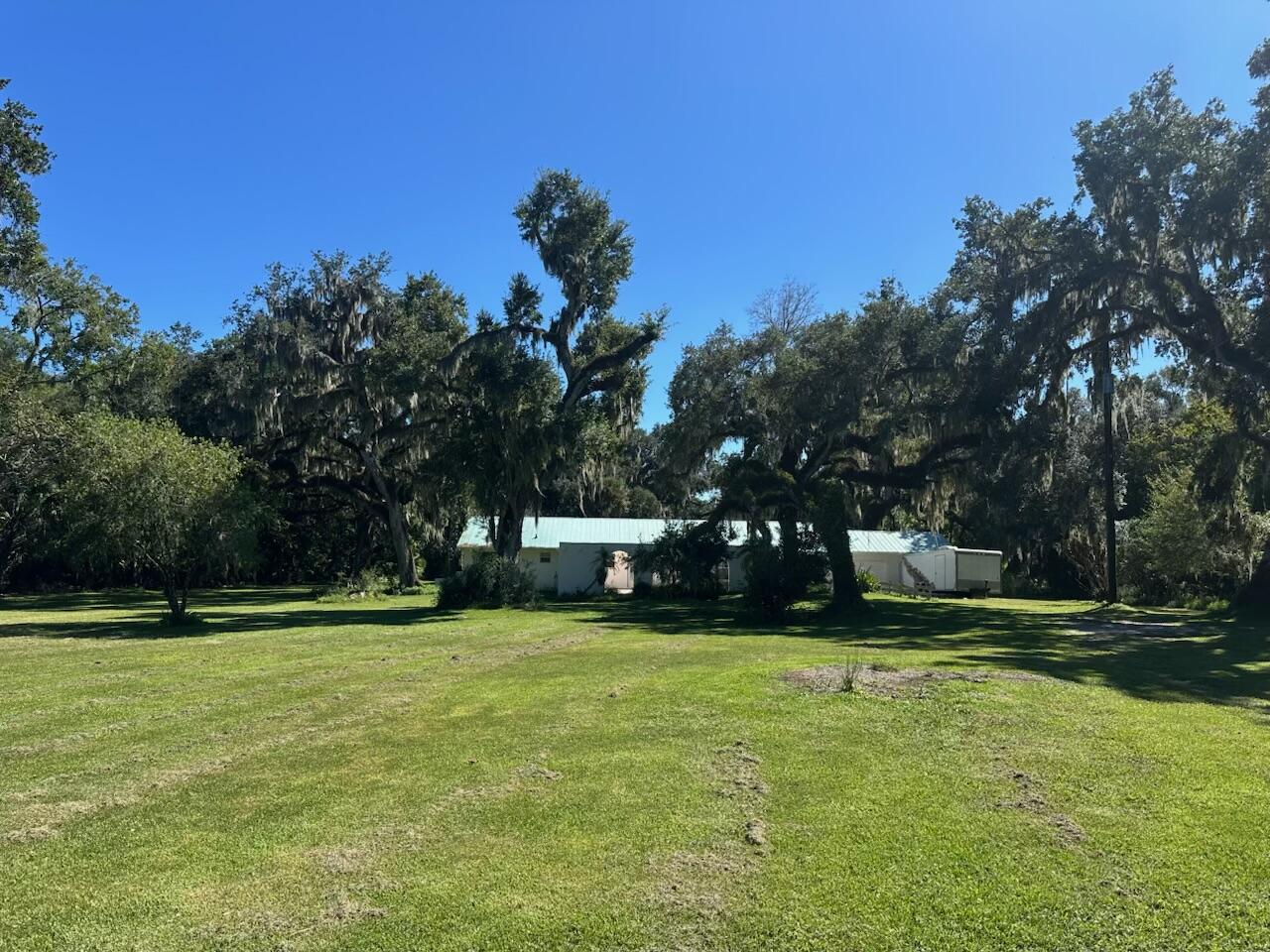 384 W Ariel Road Property Photo 2