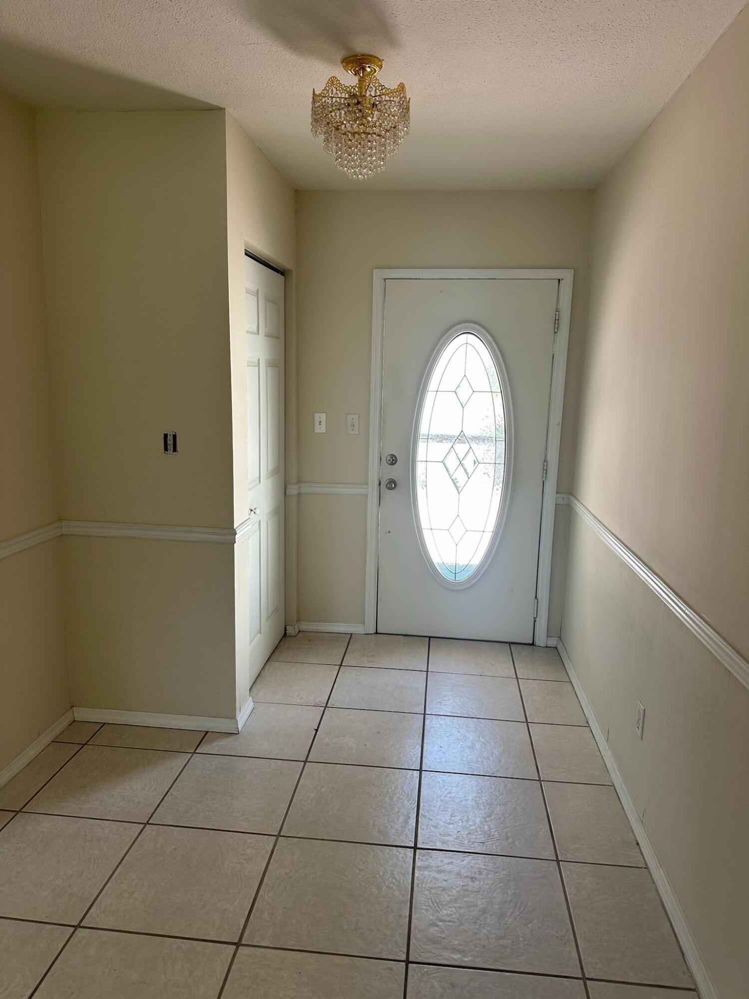 384 W Ariel Road Property Photo 3