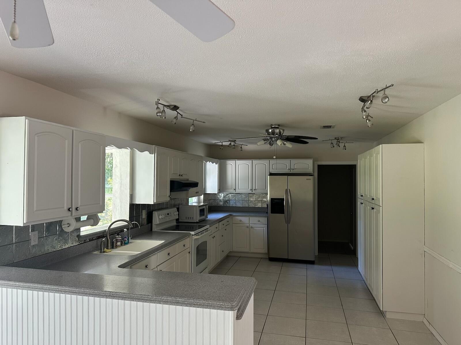 384 W Ariel Road Property Photo 4