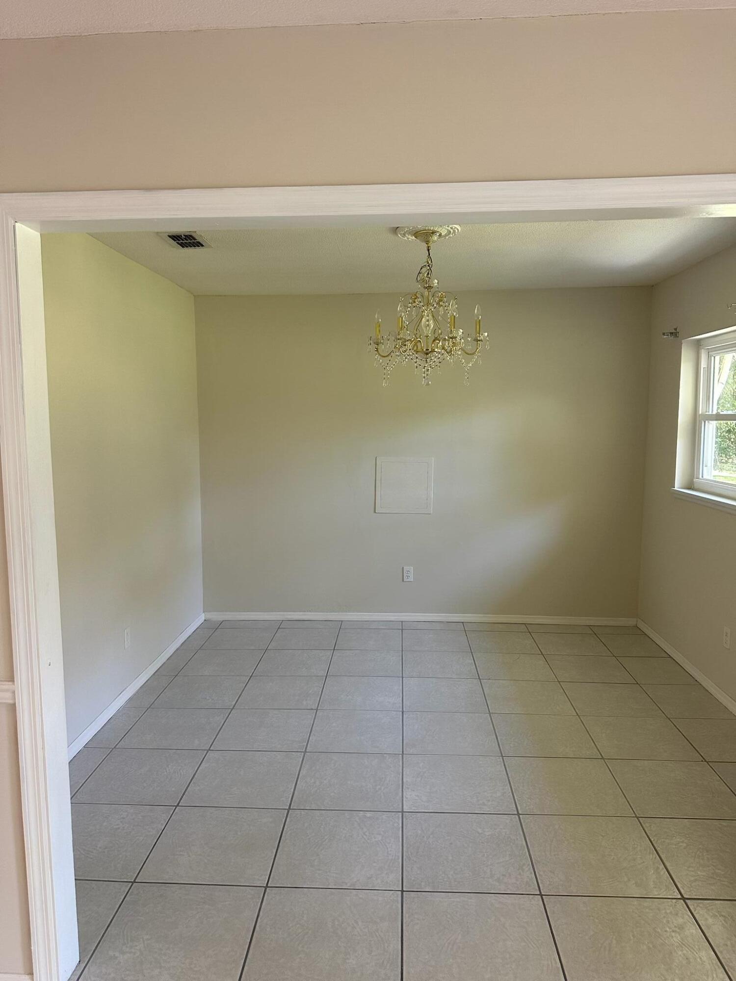 384 W Ariel Road Property Photo 6