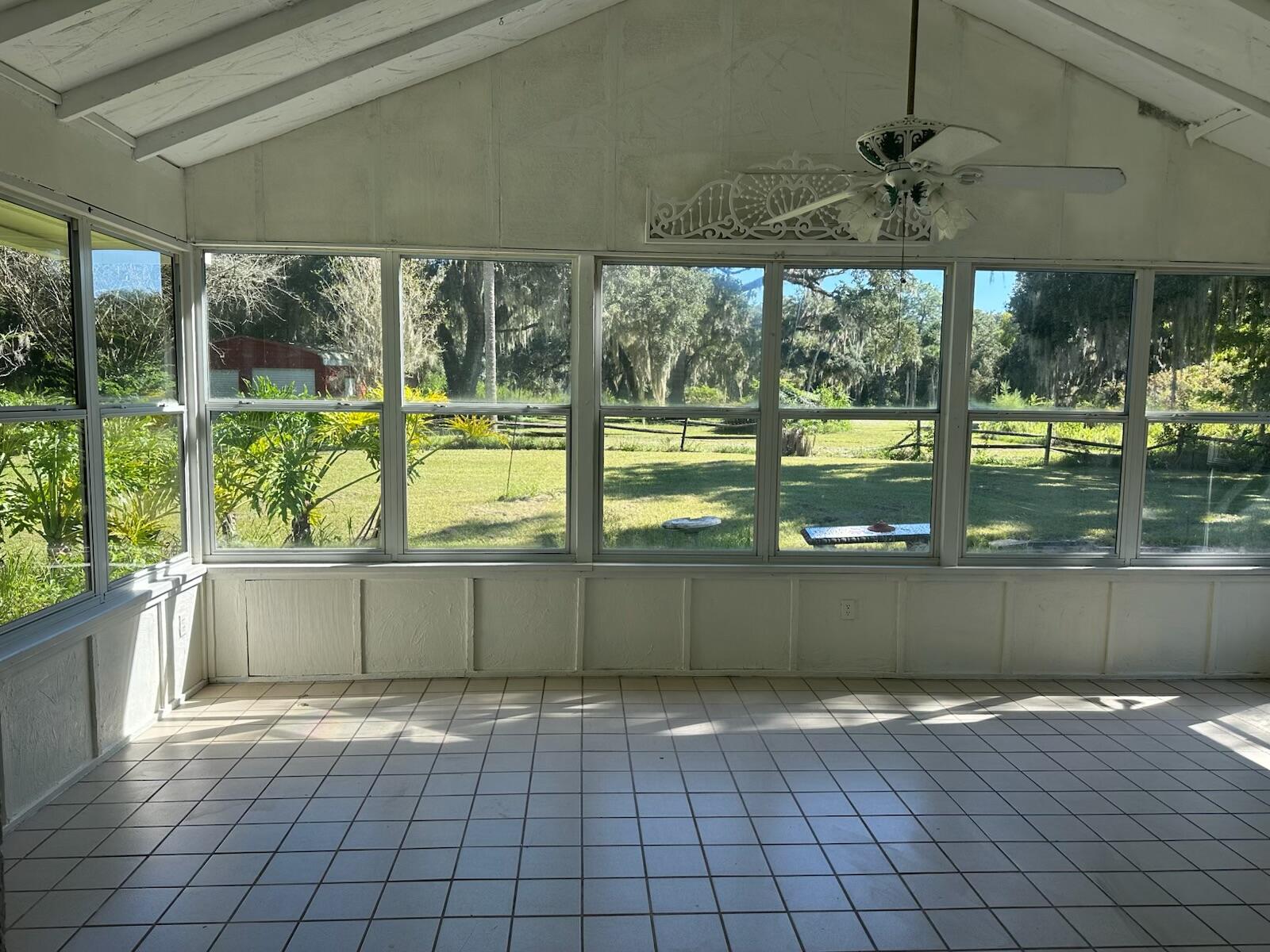 384 W Ariel Road Property Photo 8