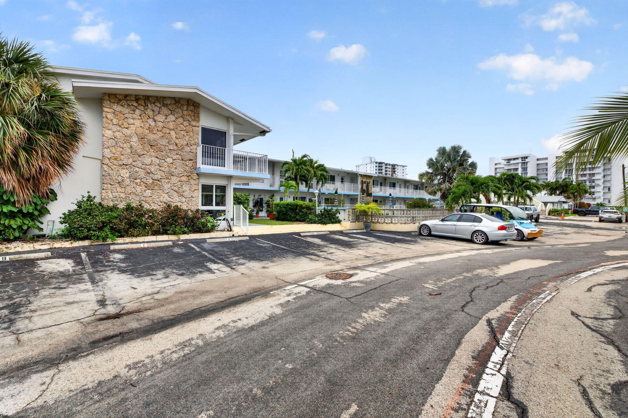 3232 Canal Drive Property Photo 4